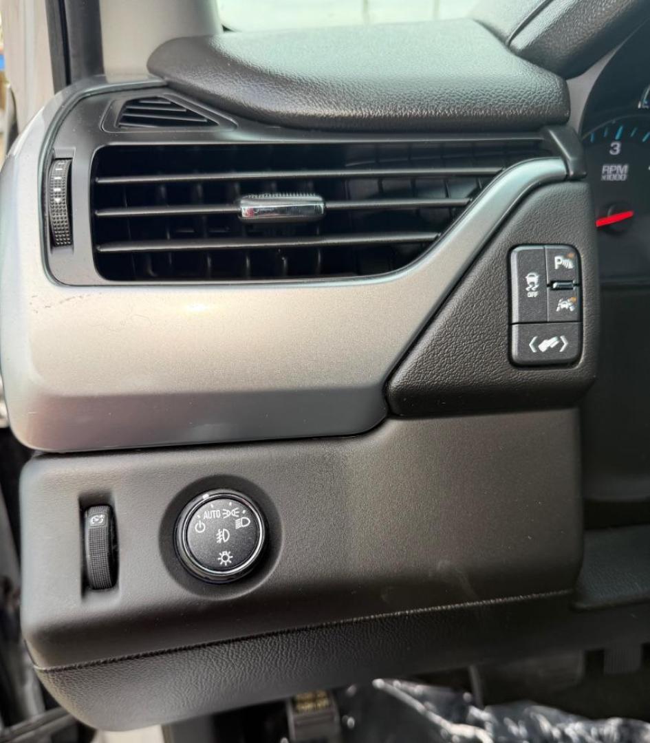 2018 Silver Chevrolet Suburban LT (1GNSCHKC3JR) with an EcoTec3 5.3L V-8 gasoline direct injection engine, located at 2401 E Main St., Grand Prairie, TX, 75050, (972) 262-4440, 32.748981, -96.969643 - Photo#15