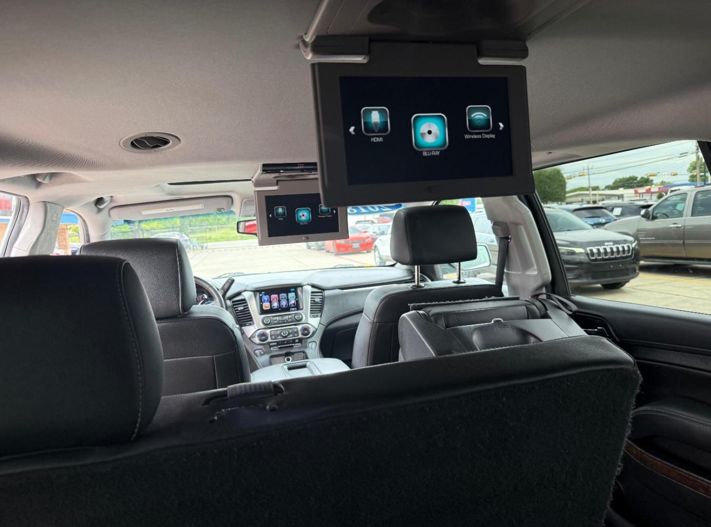 2018 Silver Chevrolet Suburban LT (1GNSCHKC3JR) with an EcoTec3 5.3L V-8 gasoline direct injection engine, located at 2401 E Main St., Grand Prairie, TX, 75050, (972) 262-4440, 32.748981, -96.969643 - Photo#26