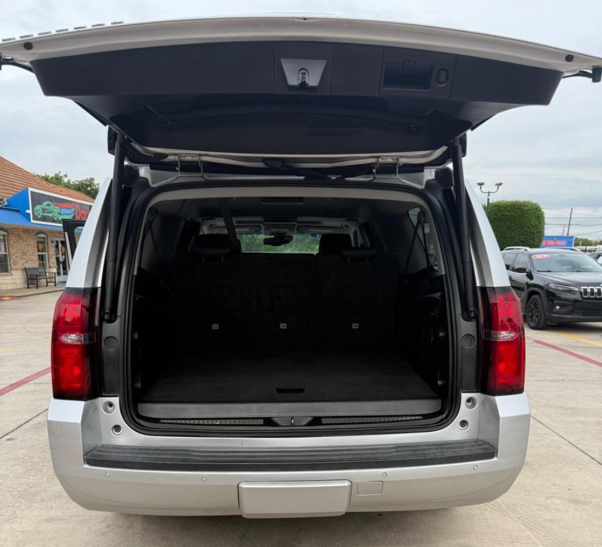 2018 Silver Chevrolet Suburban LT (1GNSCHKC3JR) with an EcoTec3 5.3L V-8 gasoline direct injection engine, located at 2401 E Main St., Grand Prairie, TX, 75050, (972) 262-4440, 32.748981, -96.969643 - Photo#27