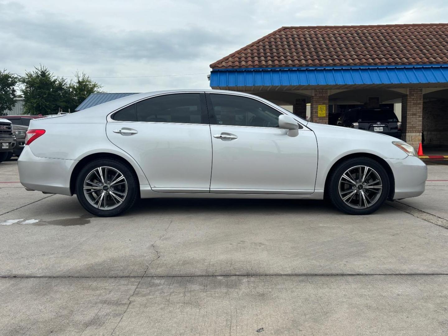 2007 Gray Lexus ES 350 ES (JTHBJ46G972) , located at 2401 E Main St., Grand Prairie, TX, 75050, (972) 262-4440, 32.748981, -96.969643 - Photo#11