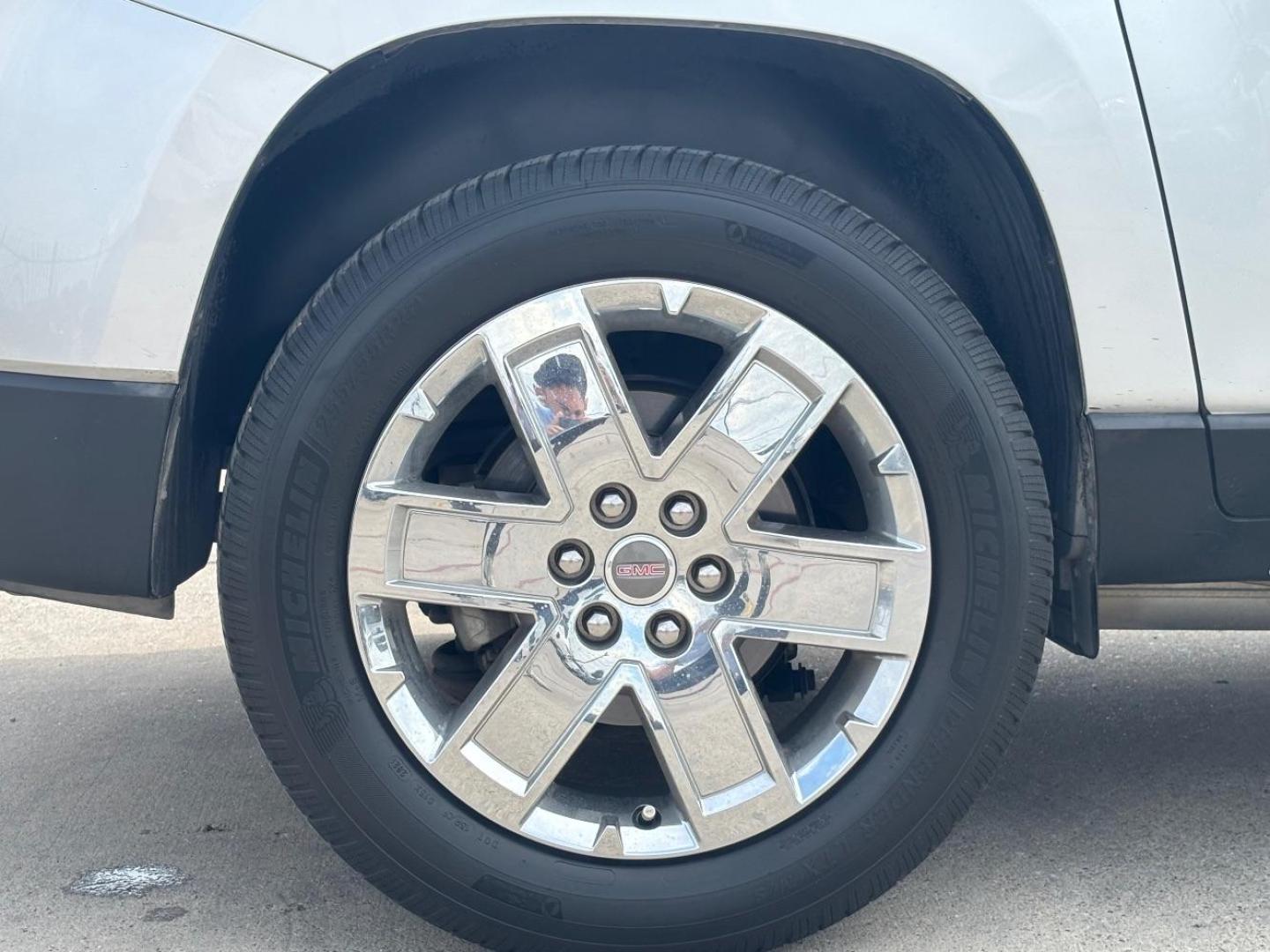 2017 Silver GMC Acadia Limited l (1GKKRSKD1HJ) , located at 2401 E Main St., Grand Prairie, TX, 75050, (972) 262-4440, 32.748981, -96.969643 - Photo#9