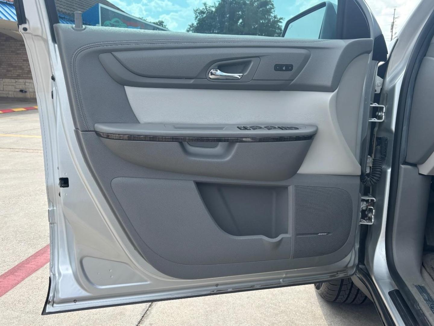 2017 Silver GMC Acadia Limited l (1GKKRSKD1HJ) , located at 2401 E Main St., Grand Prairie, TX, 75050, (972) 262-4440, 32.748981, -96.969643 - Photo#16