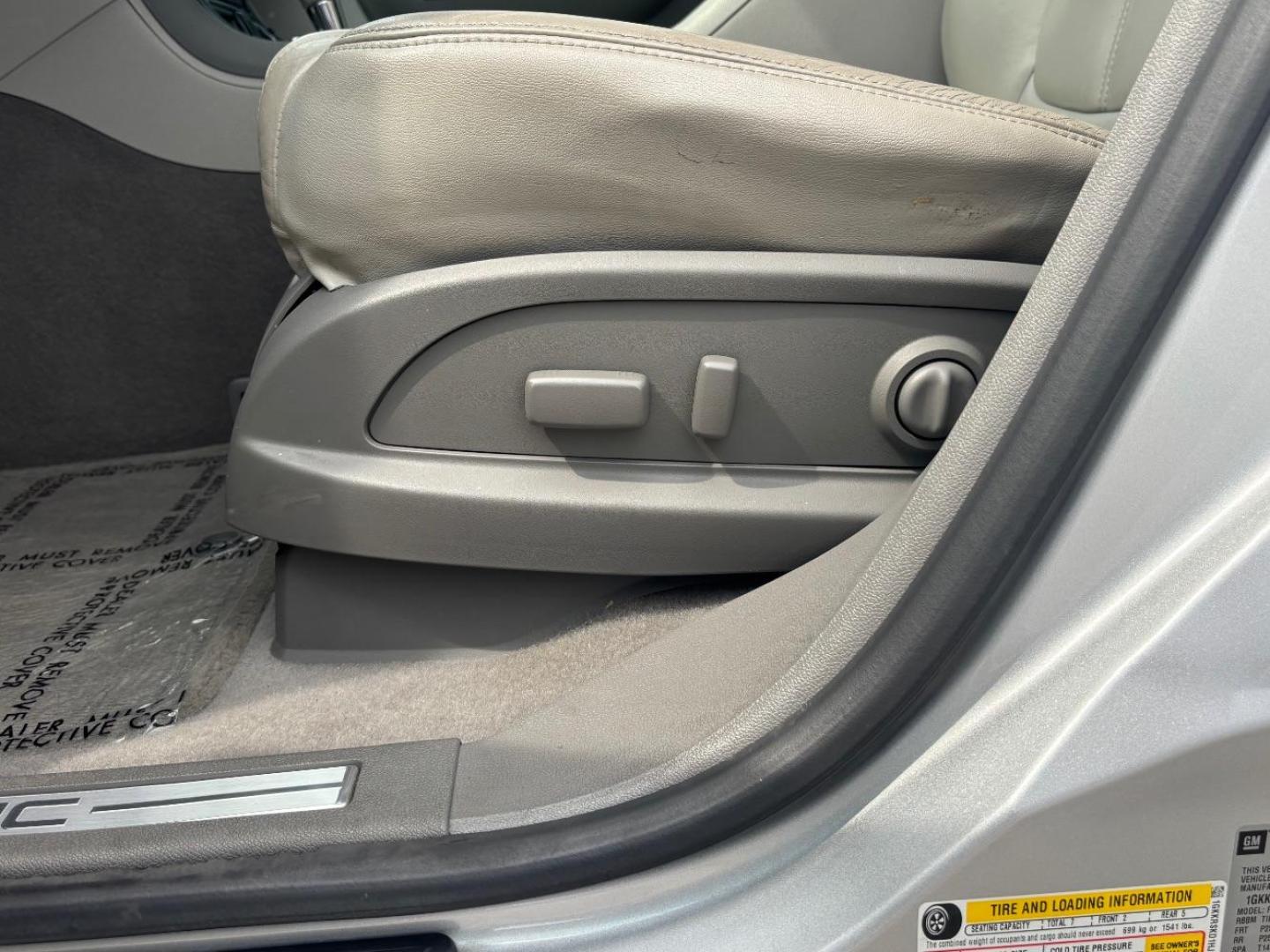 2017 Silver GMC Acadia Limited l (1GKKRSKD1HJ) , located at 2401 E Main St., Grand Prairie, TX, 75050, (972) 262-4440, 32.748981, -96.969643 - Photo#20