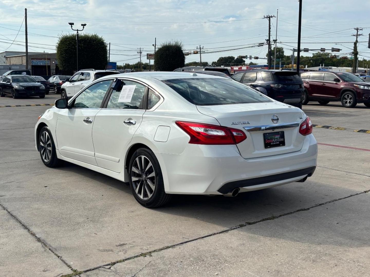 2016 White Nissan Altima 2.5 SL (1N4AL3AP3GC) with an 2.5L I-4 DOHC engine, located at 2401 E Main St., Grand Prairie, TX, 75050, (972) 262-4440, 32.748981, -96.969643 - Photo#5
