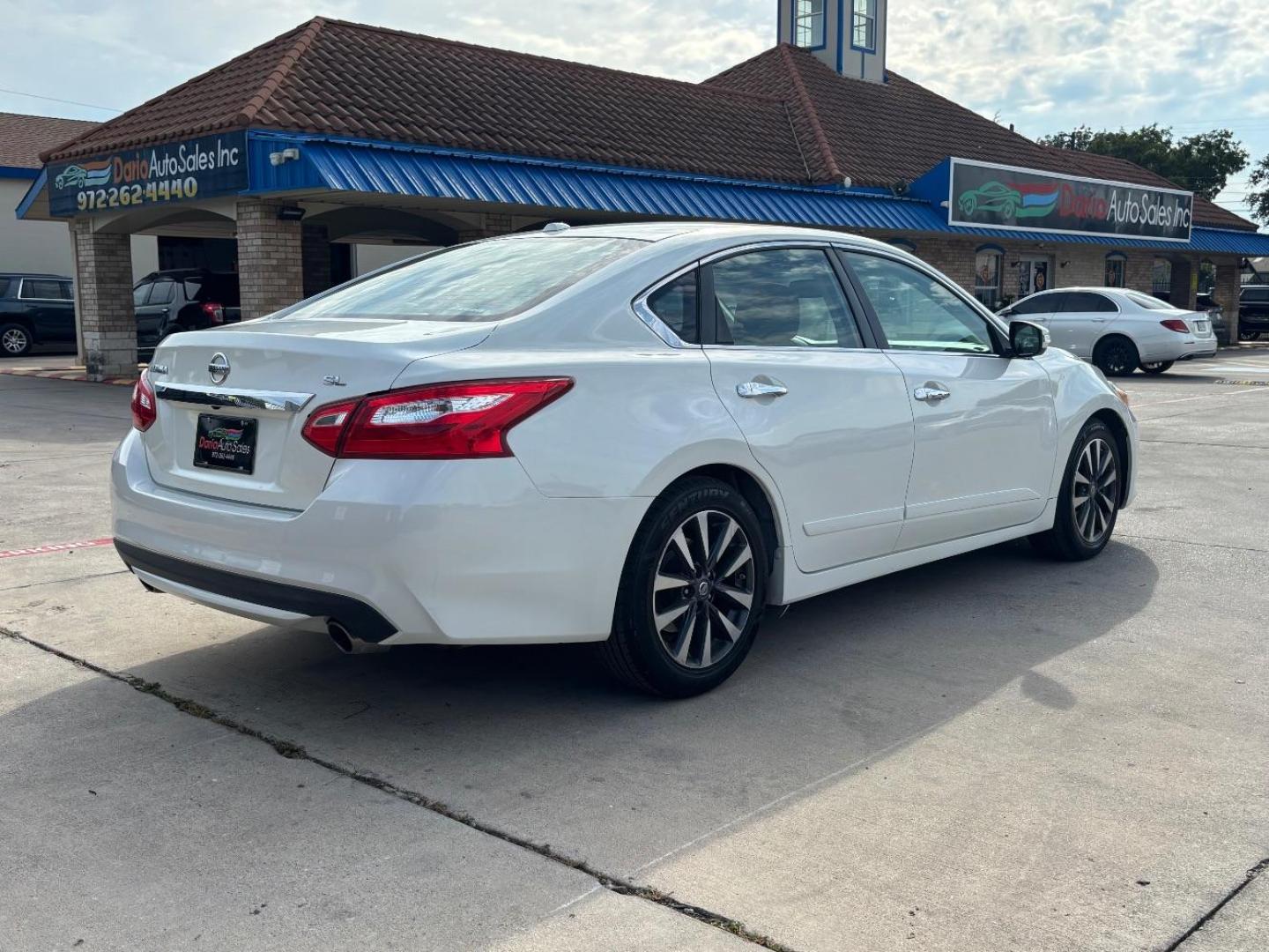 2016 White Nissan Altima 2.5 SL (1N4AL3AP3GC) with an 2.5L I-4 DOHC engine, located at 2401 E Main St., Grand Prairie, TX, 75050, (972) 262-4440, 32.748981, -96.969643 - Photo#7