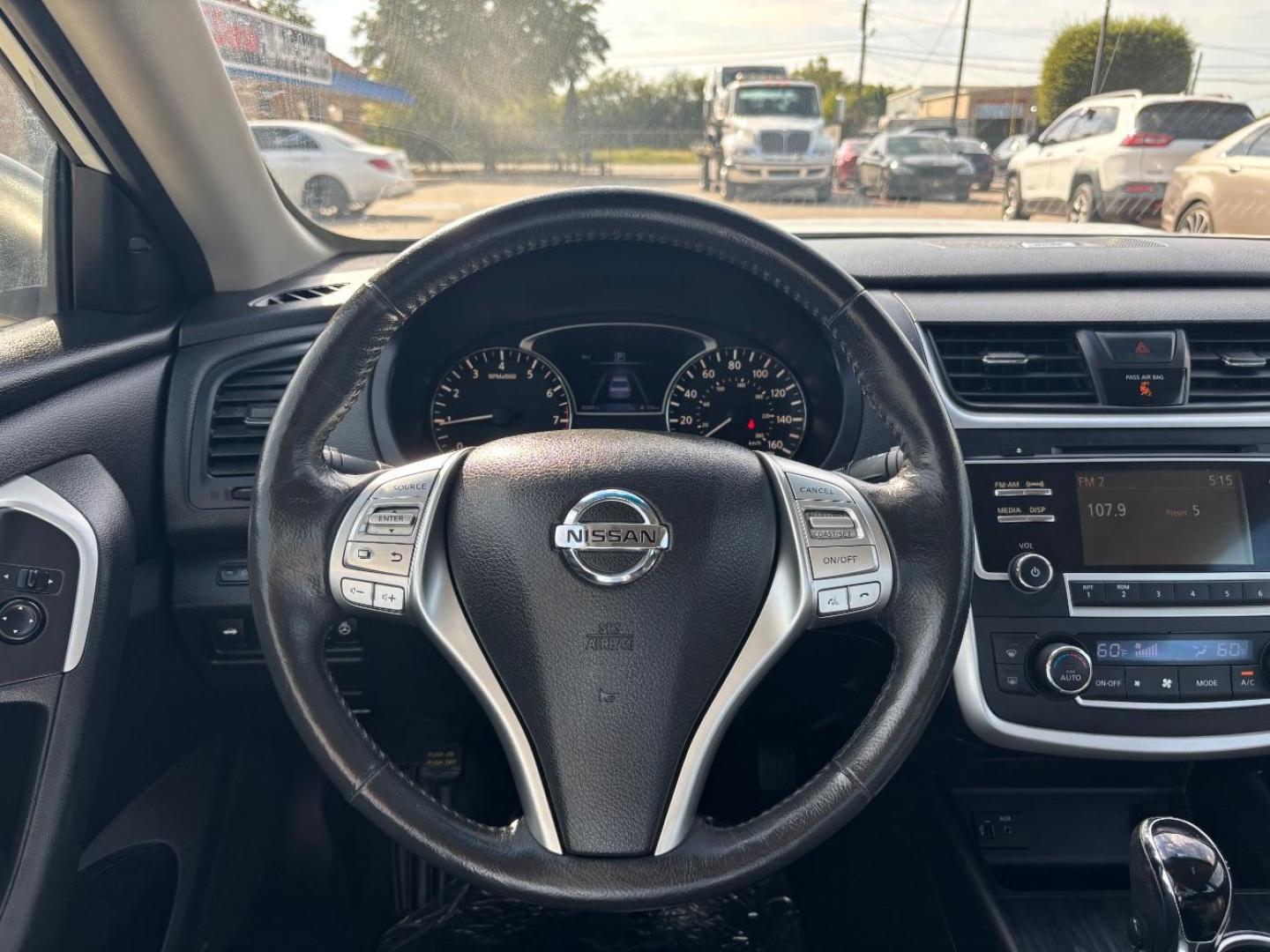 2016 White Nissan Altima 2.5 SL (1N4AL3AP3GC) with an 2.5L I-4 DOHC engine, located at 2401 E Main St., Grand Prairie, TX, 75050, (972) 262-4440, 32.748981, -96.969643 - Photo#10