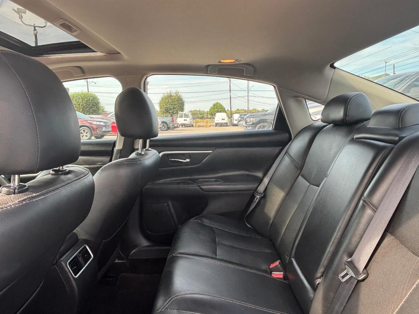 2016 White Nissan Altima 2.5 SL (1N4AL3AP3GC) with an 2.5L I-4 DOHC engine, located at 2401 E Main St., Grand Prairie, TX, 75050, (972) 262-4440, 32.748981, -96.969643 - Photo#15