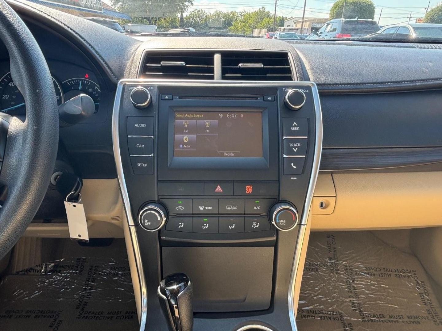 2015 Black Toyota Camry XLE | SE | LE | XSE (4T4BF1FKXFR) with an 2.5L I-4 DOHC engine, located at 2401 E Main St., Grand Prairie, TX, 75050, (972) 262-4440, 32.748981, -96.969643 - Photo#13