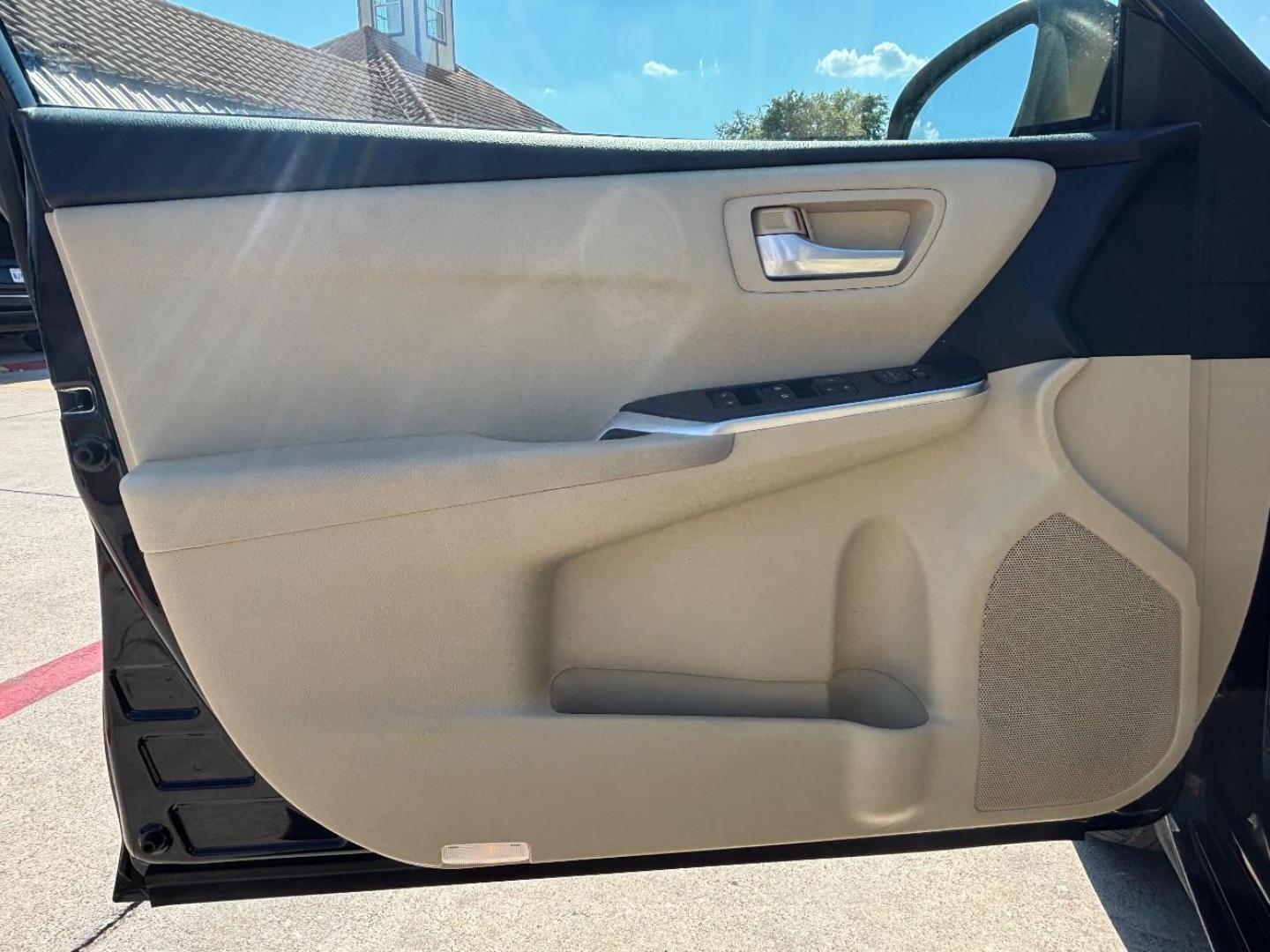 2015 Black Toyota Camry XLE | SE | LE | XSE (4T4BF1FKXFR) with an 2.5L I-4 DOHC engine, located at 2401 E Main St., Grand Prairie, TX, 75050, (972) 262-4440, 32.748981, -96.969643 - Photo#15