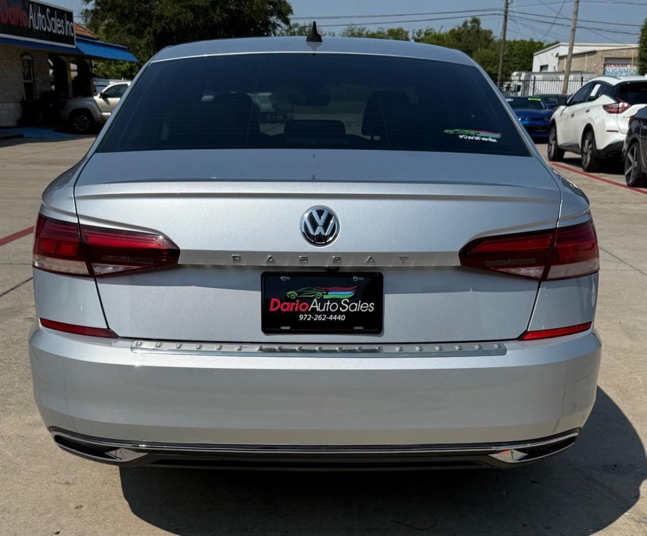 2021 Silver Volkswagen Passat 2.0T SE (1VWSA7A39MC) with an 2L I-4 gasoline direct injection engine, located at 2401 E Main St., Grand Prairie, TX, 75050, (972) 262-4440, 32.748981, -96.969643 - Photo#4