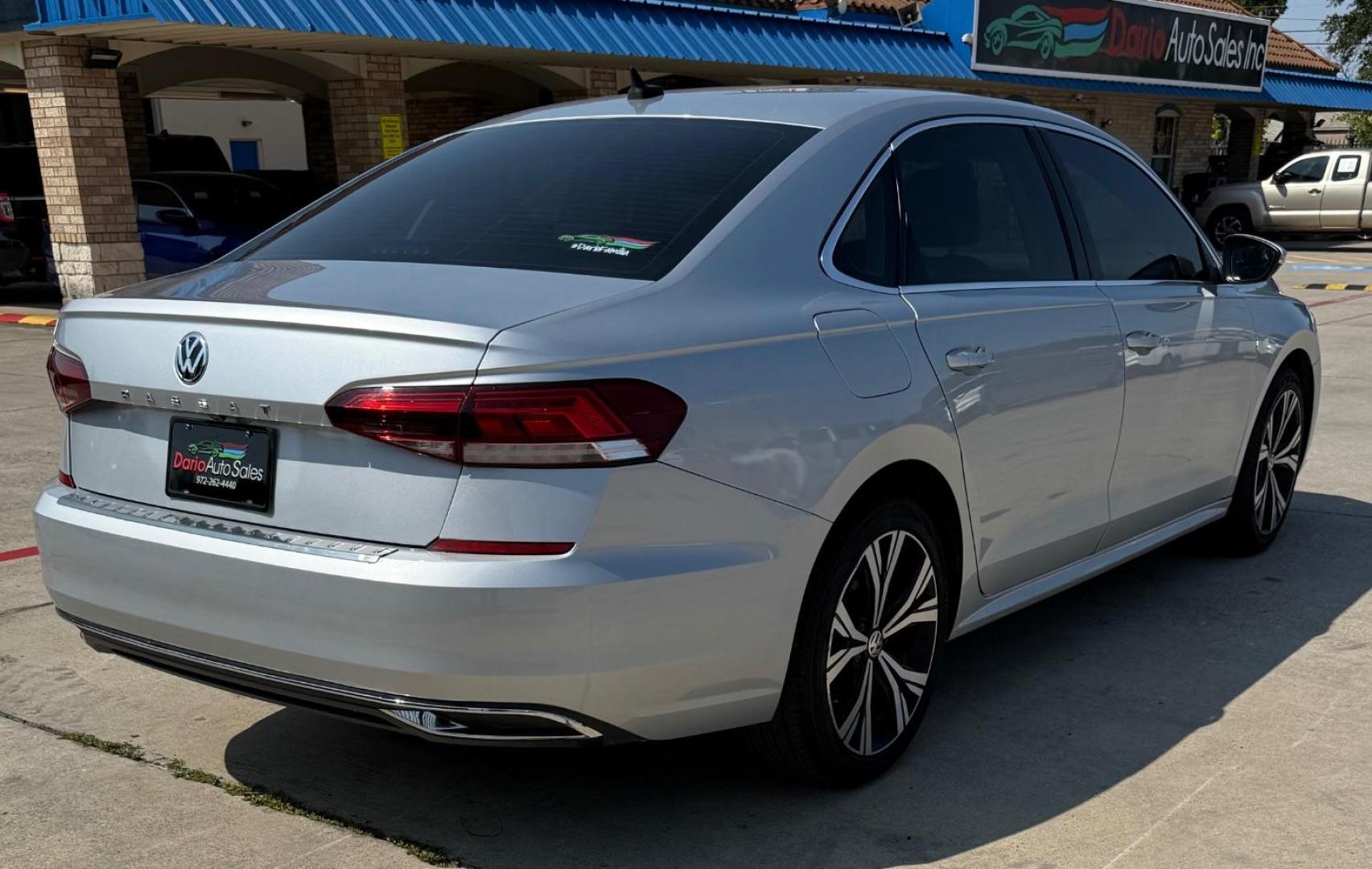 2021 Silver Volkswagen Passat 2.0T SE (1VWSA7A39MC) with an 2L I-4 gasoline direct injection engine, located at 2401 E Main St., Grand Prairie, TX, 75050, (972) 262-4440, 32.748981, -96.969643 - Photo#5