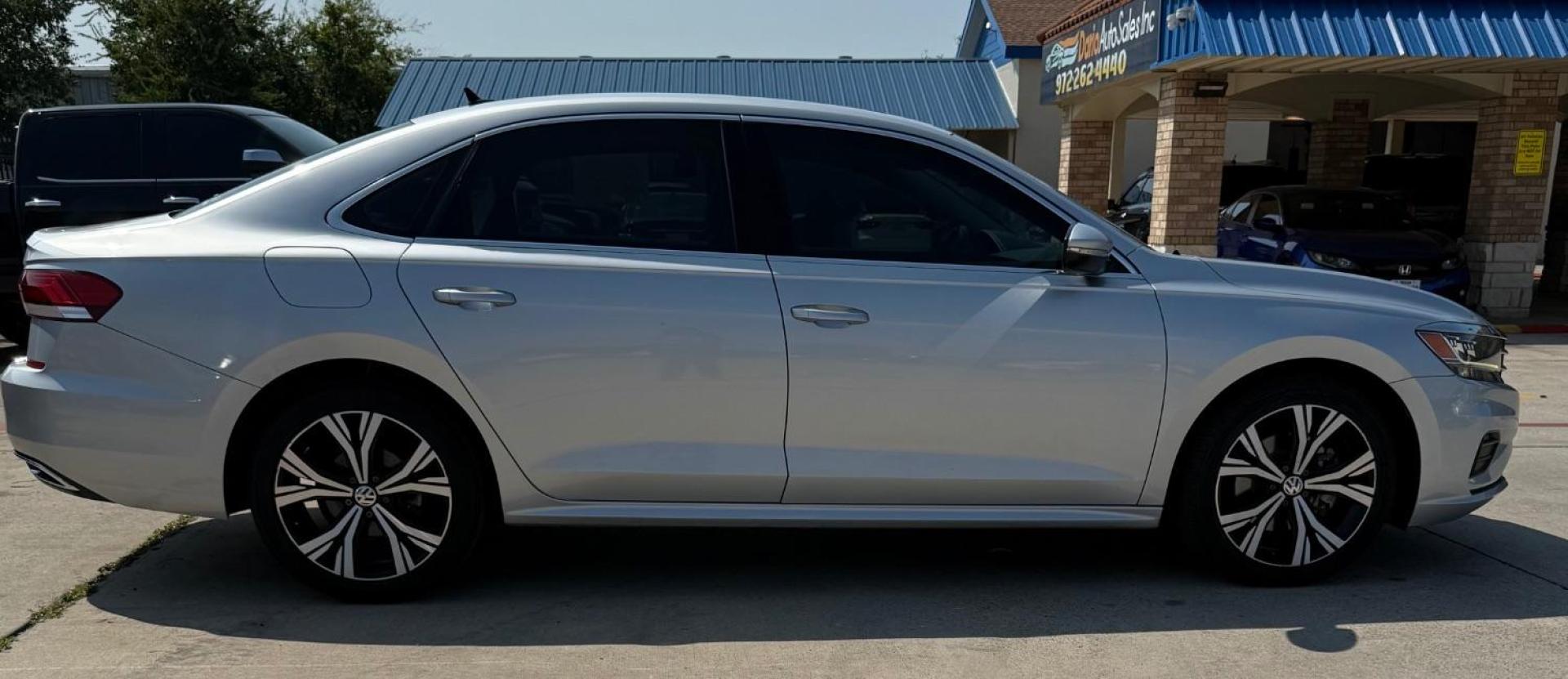 2021 Silver Volkswagen Passat 2.0T SE (1VWSA7A39MC) with an 2L I-4 gasoline direct injection engine, located at 2401 E Main St., Grand Prairie, TX, 75050, (972) 262-4440, 32.748981, -96.969643 - Photo#6