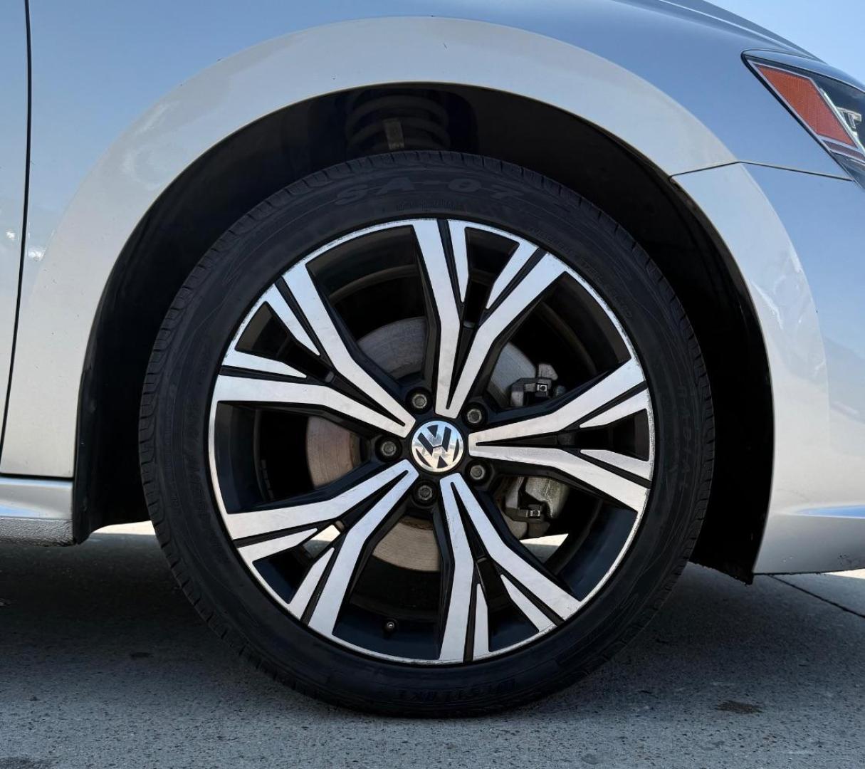 2021 Silver Volkswagen Passat 2.0T SE (1VWSA7A39MC) with an 2L I-4 gasoline direct injection engine, located at 2401 E Main St., Grand Prairie, TX, 75050, (972) 262-4440, 32.748981, -96.969643 - Photo#7