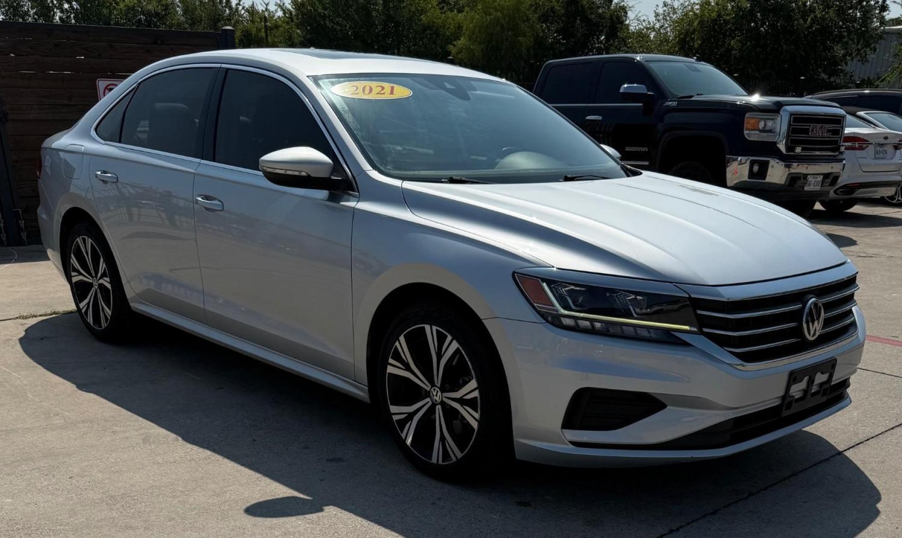 2021 Silver Volkswagen Passat 2.0T SE (1VWSA7A39MC) with an 2L I-4 gasoline direct injection engine, located at 2401 E Main St., Grand Prairie, TX, 75050, (972) 262-4440, 32.748981, -96.969643 - Photo#8
