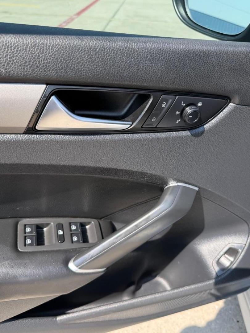 2021 Silver Volkswagen Passat 2.0T SE (1VWSA7A39MC) with an 2L I-4 gasoline direct injection engine, located at 2401 E Main St., Grand Prairie, TX, 75050, (972) 262-4440, 32.748981, -96.969643 - Photo#10