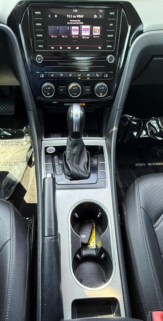 2021 Silver Volkswagen Passat 2.0T SE (1VWSA7A39MC) with an 2L I-4 gasoline direct injection engine, located at 2401 E Main St., Grand Prairie, TX, 75050, (972) 262-4440, 32.748981, -96.969643 - Photo#16