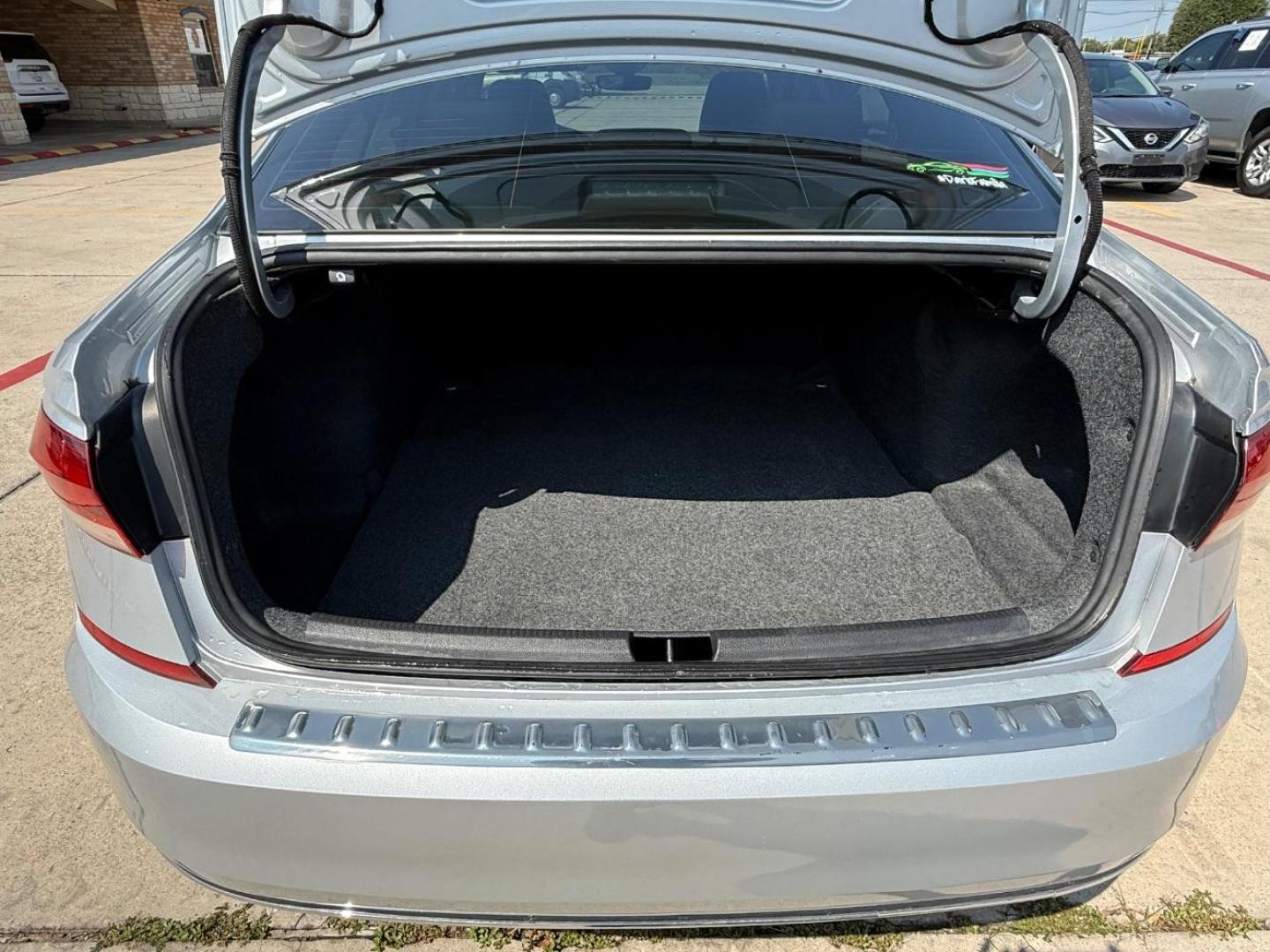 2021 Silver Volkswagen Passat 2.0T SE (1VWSA7A39MC) with an 2L I-4 gasoline direct injection engine, located at 2401 E Main St., Grand Prairie, TX, 75050, (972) 262-4440, 32.748981, -96.969643 - Photo#23