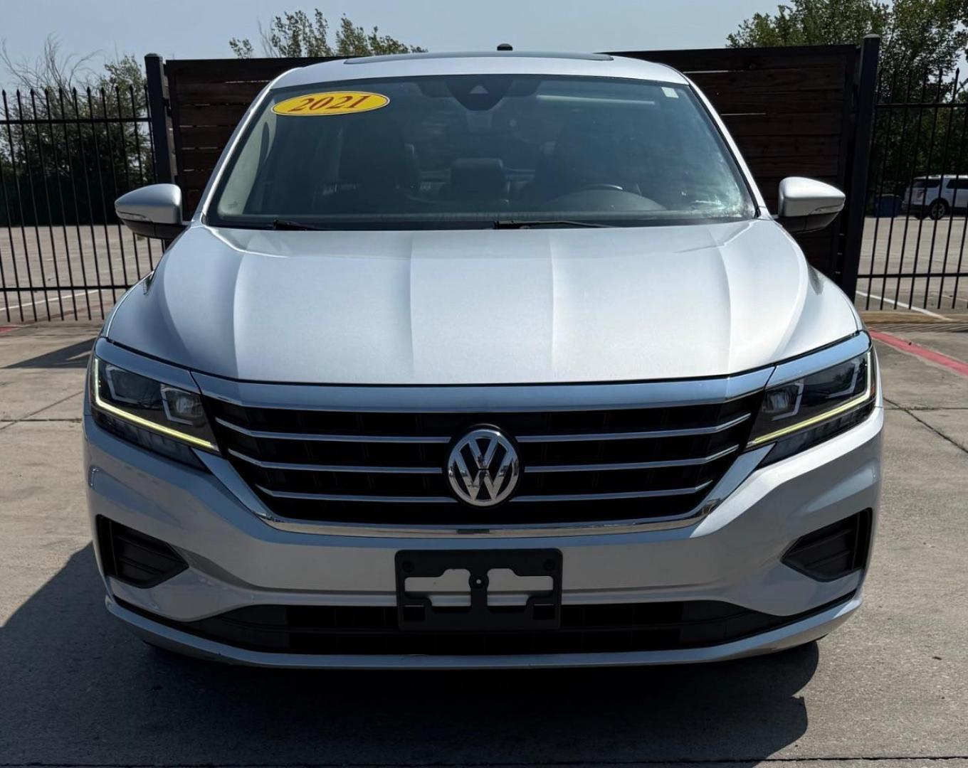 2021 Silver Volkswagen Passat 2.0T SE (1VWSA7A39MC) with an 2L I-4 gasoline direct injection engine, located at 2401 E Main St., Grand Prairie, TX, 75050, (972) 262-4440, 32.748981, -96.969643 - Photo#28