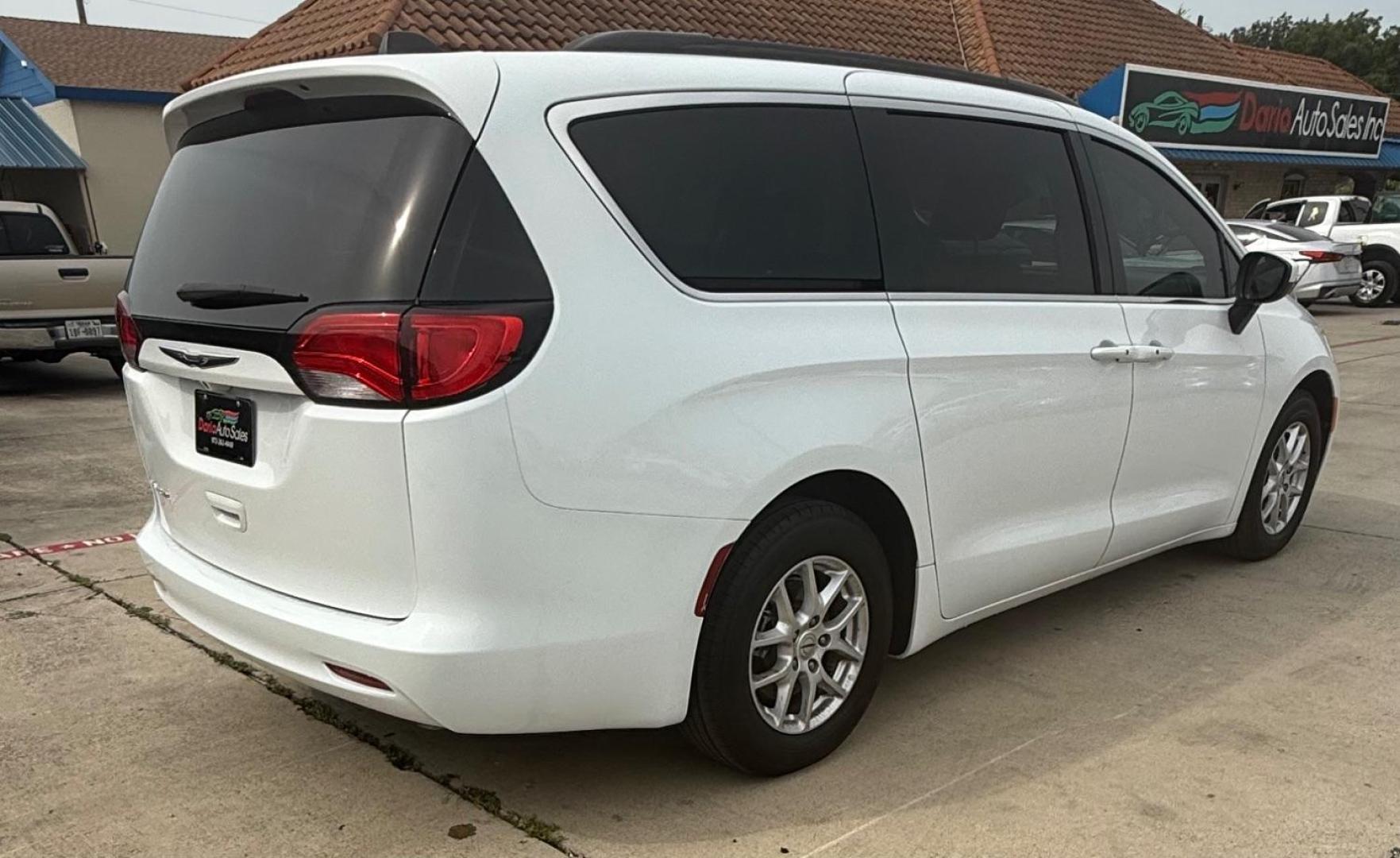 2021 White Chrysler Voyager LXI (2C4RC1DG0MR) with an 3.6L V-6 DOHC engine, located at 2401 E Main St., Grand Prairie, TX, 75050, (972) 262-4440, 32.748981, -96.969643 - Photo#8