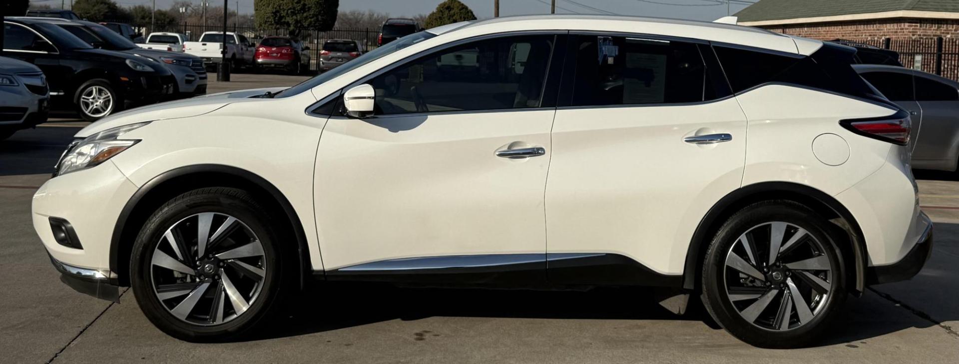 2018 White Nissan Murano (5N1AZ2MG8JN) with an 3.5L V-6 DOHC engine, located at 2401 E Main St., Grand Prairie, TX, 75050, (972) 262-4440, 32.748981, -96.969643 - Photo#2