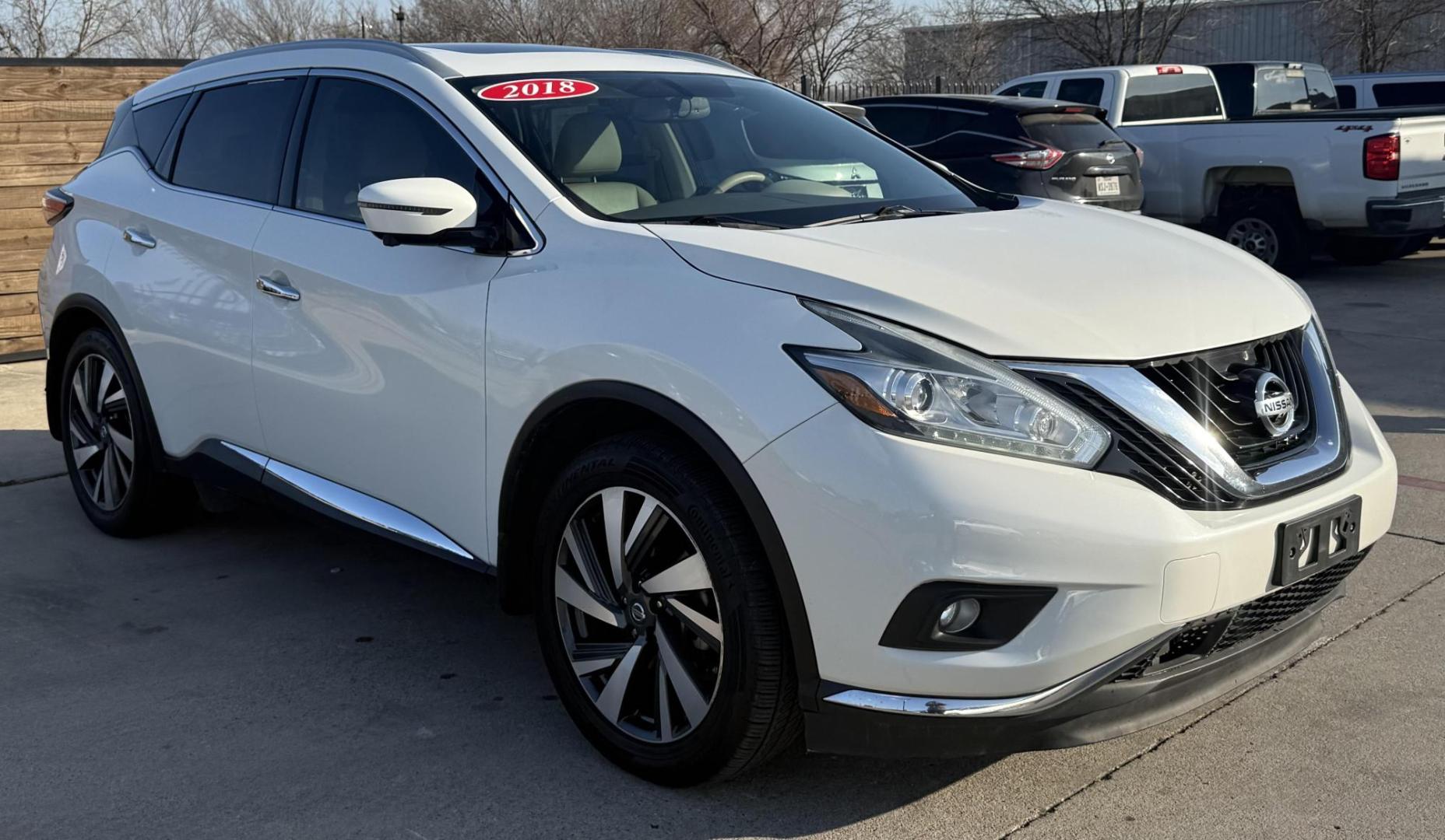 2018 White Nissan Murano (5N1AZ2MG8JN) with an 3.5L V-6 DOHC engine, located at 2401 E Main St., Grand Prairie, TX, 75050, (972) 262-4440, 32.748981, -96.969643 - Photo#6