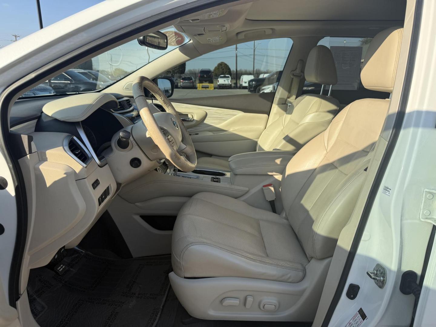 2018 White Nissan Murano (5N1AZ2MG8JN) with an 3.5L V-6 DOHC engine, located at 2401 E Main St., Grand Prairie, TX, 75050, (972) 262-4440, 32.748981, -96.969643 - Photo#9