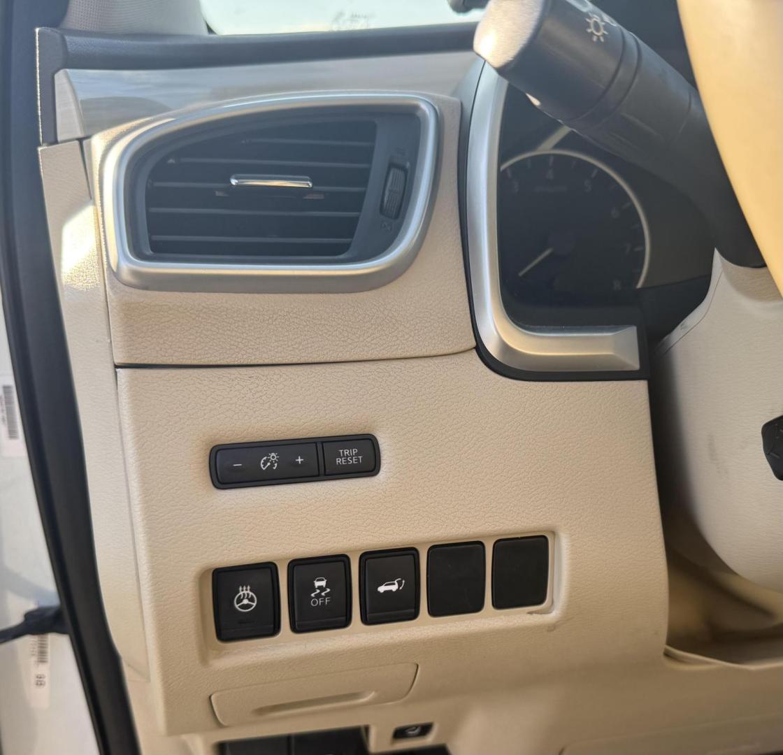 2018 White Nissan Murano (5N1AZ2MG8JN) with an 3.5L V-6 DOHC engine, located at 2401 E Main St., Grand Prairie, TX, 75050, (972) 262-4440, 32.748981, -96.969643 - Photo#10