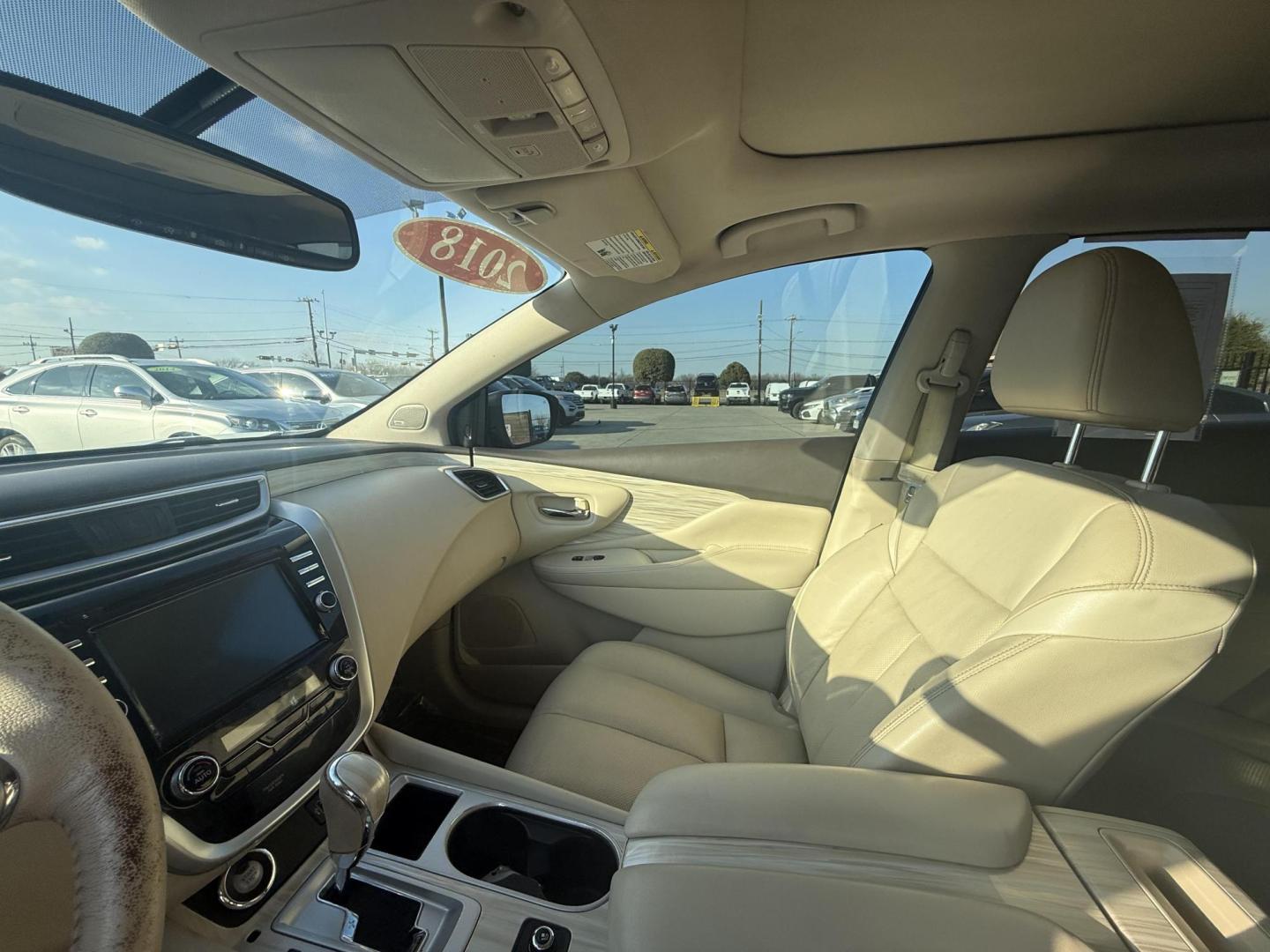 2018 White Nissan Murano (5N1AZ2MG8JN) with an 3.5L V-6 DOHC engine, located at 2401 E Main St., Grand Prairie, TX, 75050, (972) 262-4440, 32.748981, -96.969643 - Photo#12