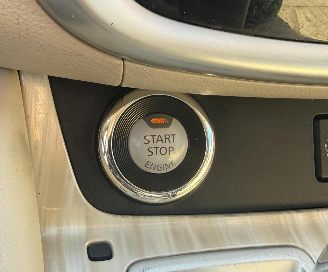 2018 White Nissan Murano (5N1AZ2MG8JN) with an 3.5L V-6 DOHC engine, located at 2401 E Main St., Grand Prairie, TX, 75050, (972) 262-4440, 32.748981, -96.969643 - Photo#16