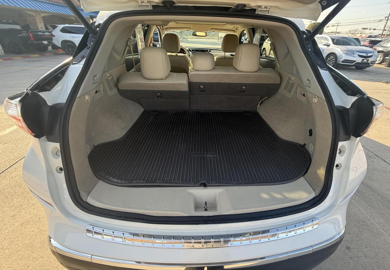 2018 White Nissan Murano (5N1AZ2MG8JN) with an 3.5L V-6 DOHC engine, located at 2401 E Main St., Grand Prairie, TX, 75050, (972) 262-4440, 32.748981, -96.969643 - Photo#21