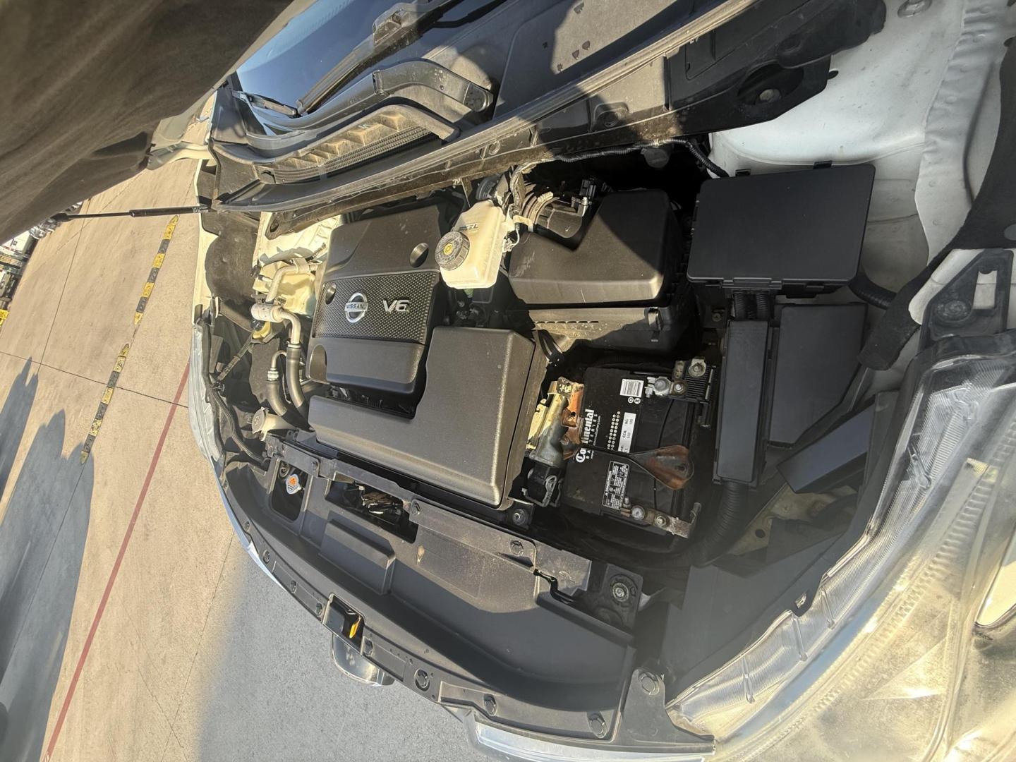 2018 White Nissan Murano (5N1AZ2MG8JN) with an 3.5L V-6 DOHC engine, located at 2401 E Main St., Grand Prairie, TX, 75050, (972) 262-4440, 32.748981, -96.969643 - Photo#26