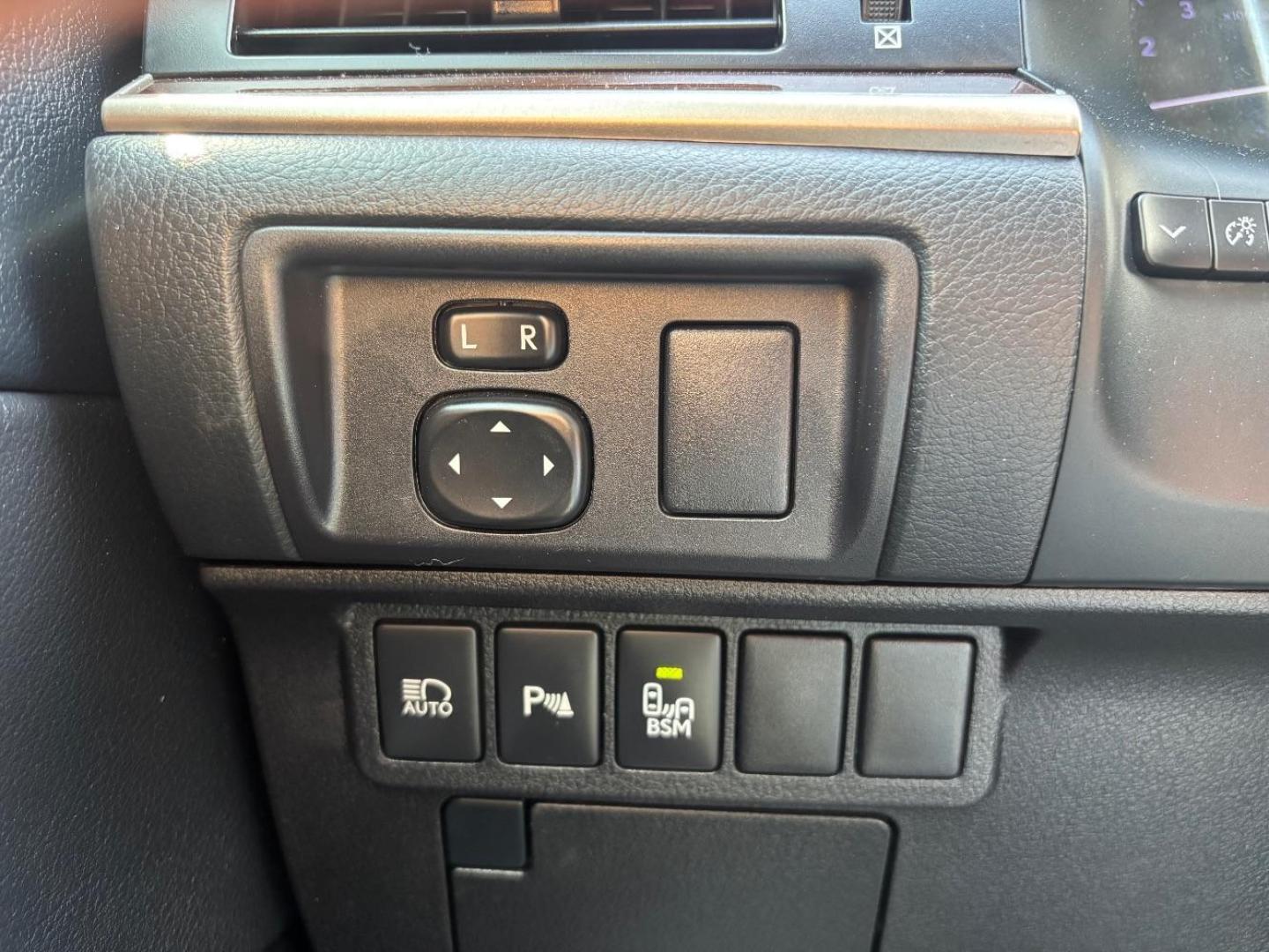 2017 Gray Lexus Es 350 (JTHBK1GG3H2) with an 3.5L V6 engine, located at 2401 E Main St., Grand Prairie, TX, 75050, (972) 262-4440, 32.748981, -96.969643 - Photo#5