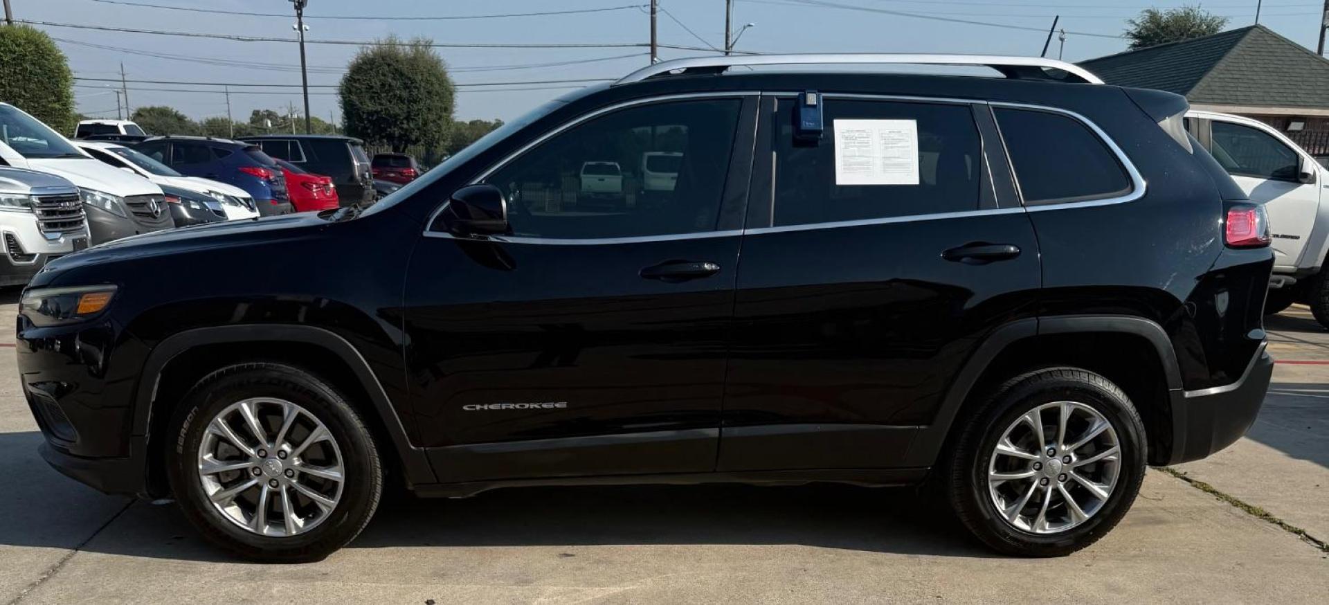 2019 Black Jeep Cherokee Latitude Plus FWD (1C4PJLLB6KD) , located at 2401 E Main St., Grand Prairie, TX, 75050, (972) 262-4440, 32.748981, -96.969643 - Photo#3