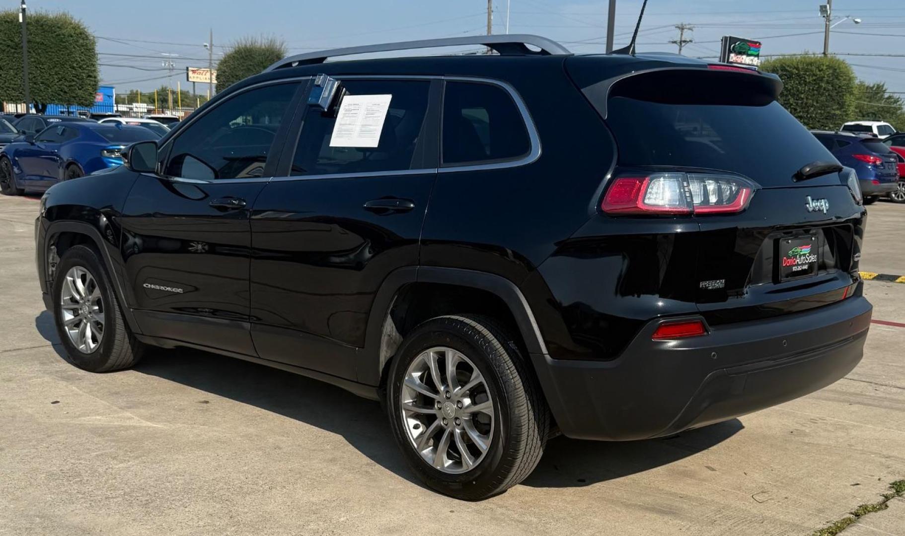 2019 Black Jeep Cherokee Latitude Plus FWD (1C4PJLLB6KD) , located at 2401 E Main St., Grand Prairie, TX, 75050, (972) 262-4440, 32.748981, -96.969643 - Photo#4