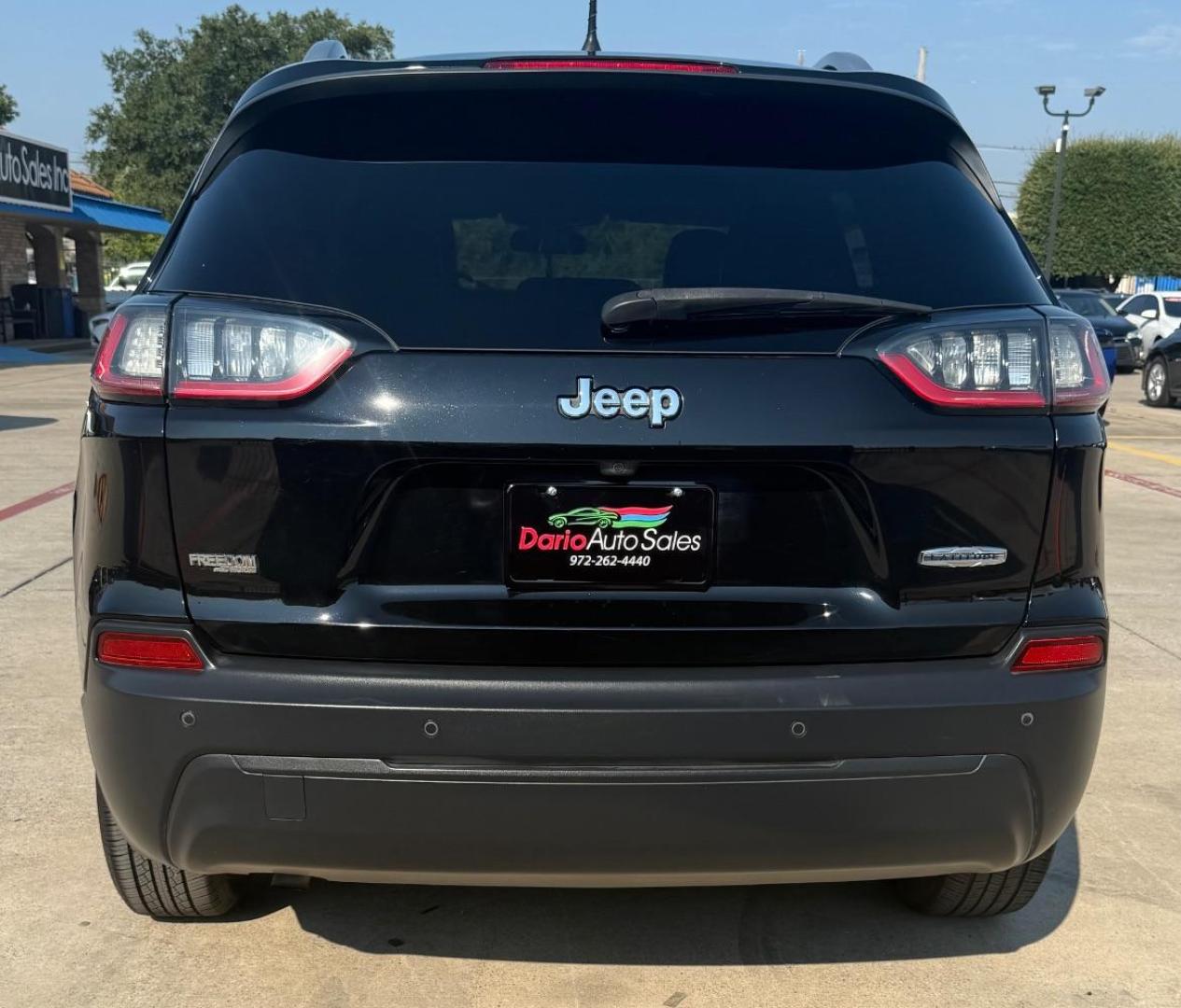 2019 Black Jeep Cherokee Latitude Plus FWD (1C4PJLLB6KD) , located at 2401 E Main St., Grand Prairie, TX, 75050, (972) 262-4440, 32.748981, -96.969643 - Photo#5