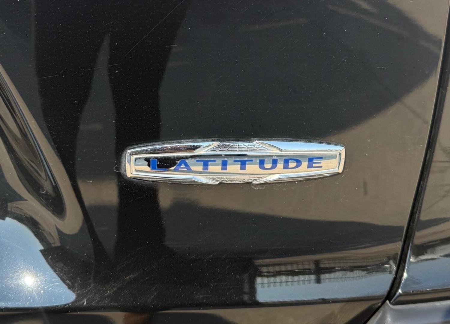 2019 Black Jeep Cherokee Latitude Plus FWD (1C4PJLLB6KD) , located at 2401 E Main St., Grand Prairie, TX, 75050, (972) 262-4440, 32.748981, -96.969643 - Photo#8