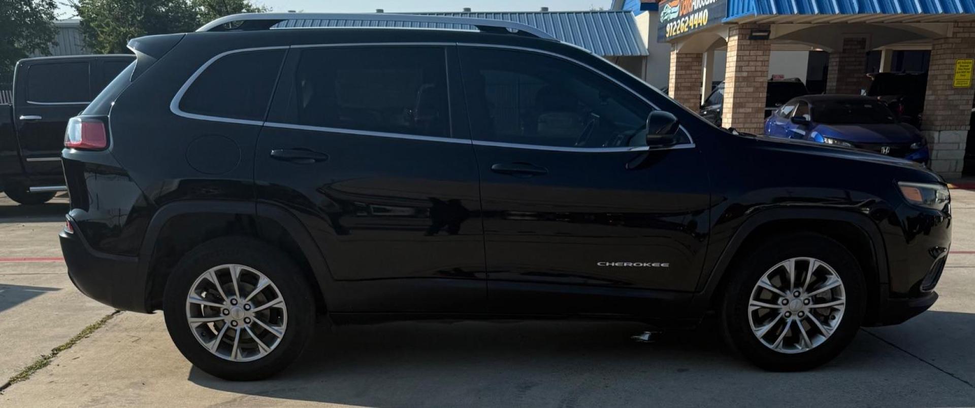 2019 Black Jeep Cherokee Latitude Plus FWD (1C4PJLLB6KD) , located at 2401 E Main St., Grand Prairie, TX, 75050, (972) 262-4440, 32.748981, -96.969643 - Photo#10