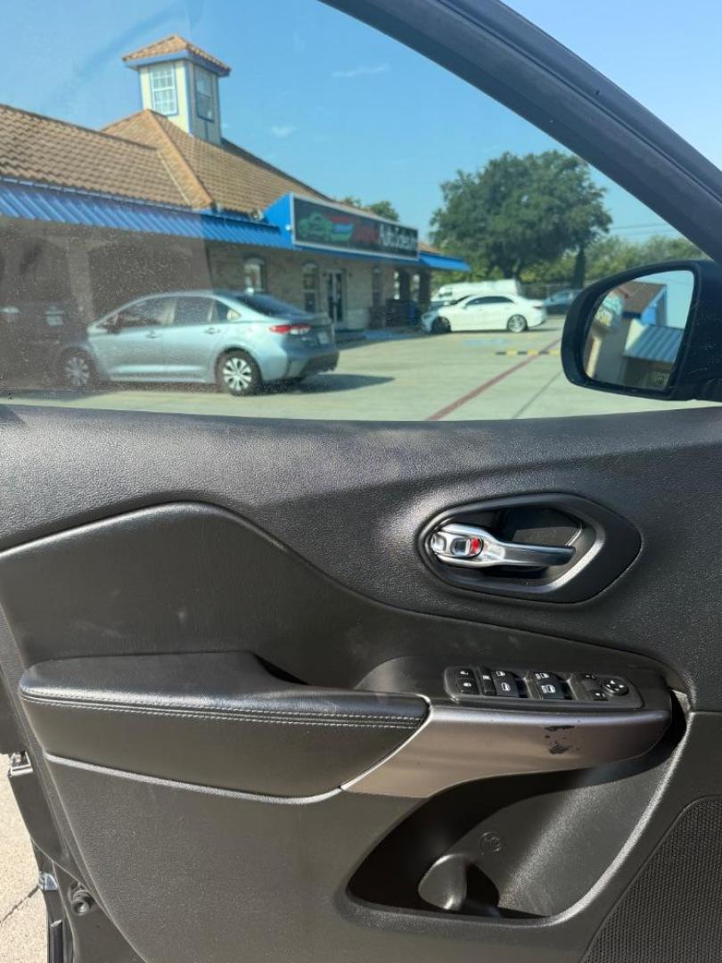 2019 Black Jeep Cherokee Latitude Plus FWD (1C4PJLLB6KD) , located at 2401 E Main St., Grand Prairie, TX, 75050, (972) 262-4440, 32.748981, -96.969643 - Photo#13