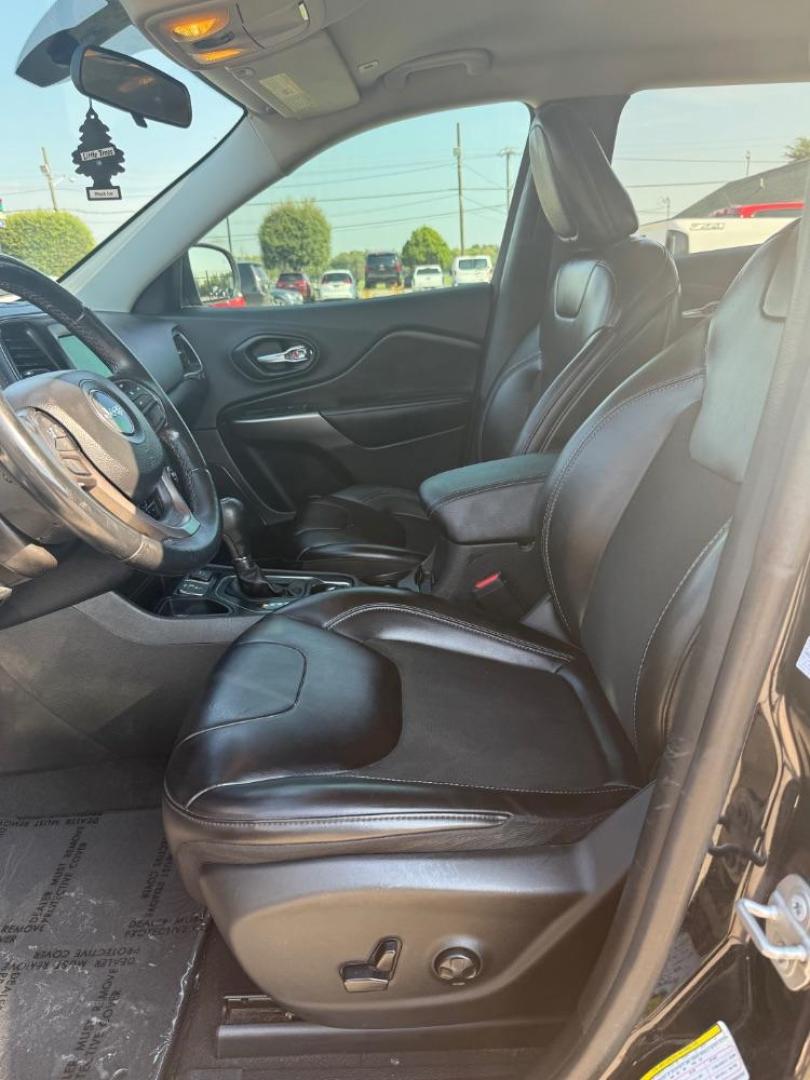 2019 Black Jeep Cherokee Latitude Plus FWD (1C4PJLLB6KD) , located at 2401 E Main St., Grand Prairie, TX, 75050, (972) 262-4440, 32.748981, -96.969643 - Photo#14