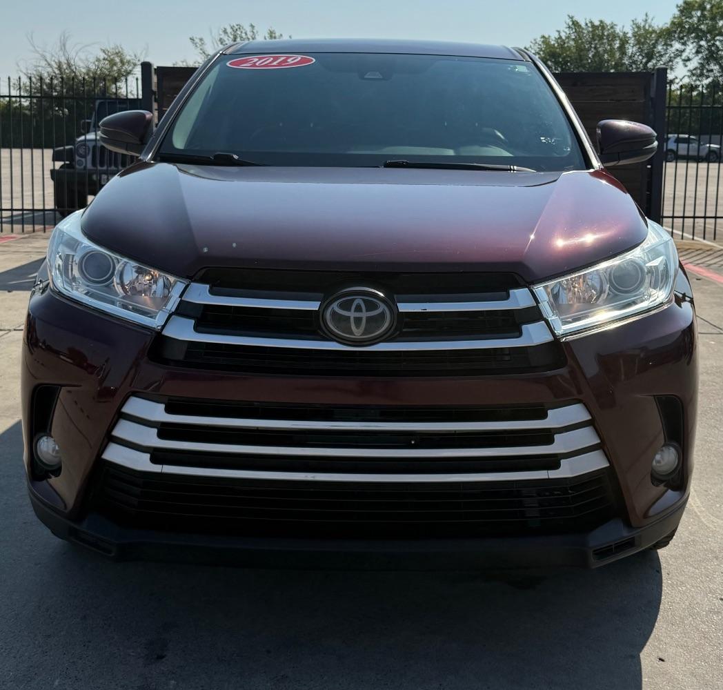 photo of 2019 Toyota Highlander LE