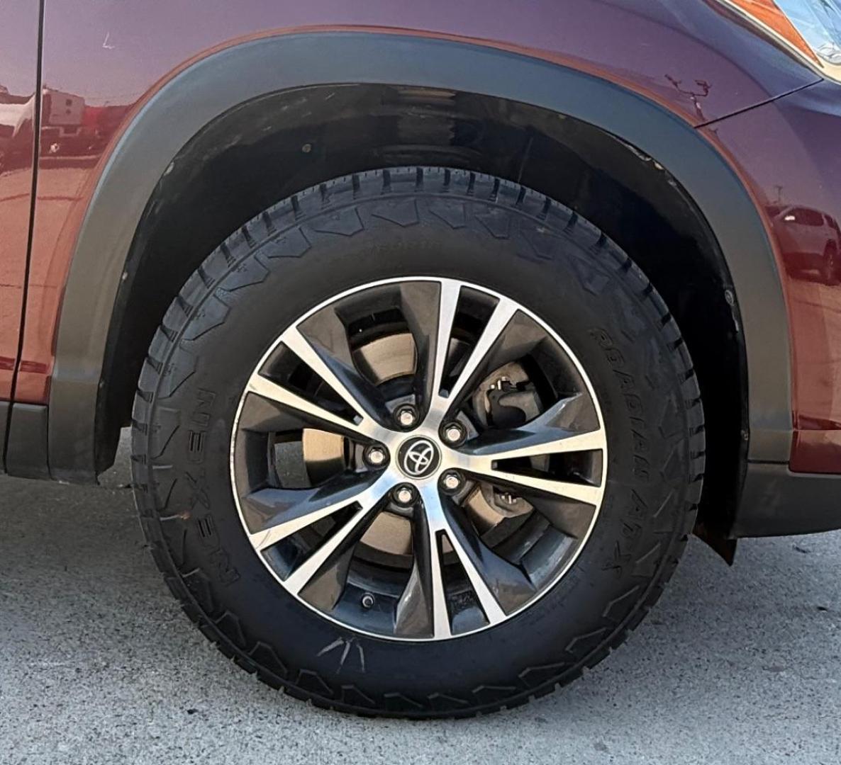 2019 Red Toyota Highlander LE (5TDZZRFHXKS) with an 3.5L V-6 port/direct injection engine, located at 2401 E Main St., Grand Prairie, TX, 75050, (972) 262-4440, 32.748981, -96.969643 - Photo#14