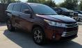 2019 Red Toyota Highlander LE (5TDZZRFHXKS) with an 3.5L V-6 port/direct injection engine, located at 2401 E Main St., Grand Prairie, TX, 75050, (972) 262-4440, 32.748981, -96.969643 - Photo#16