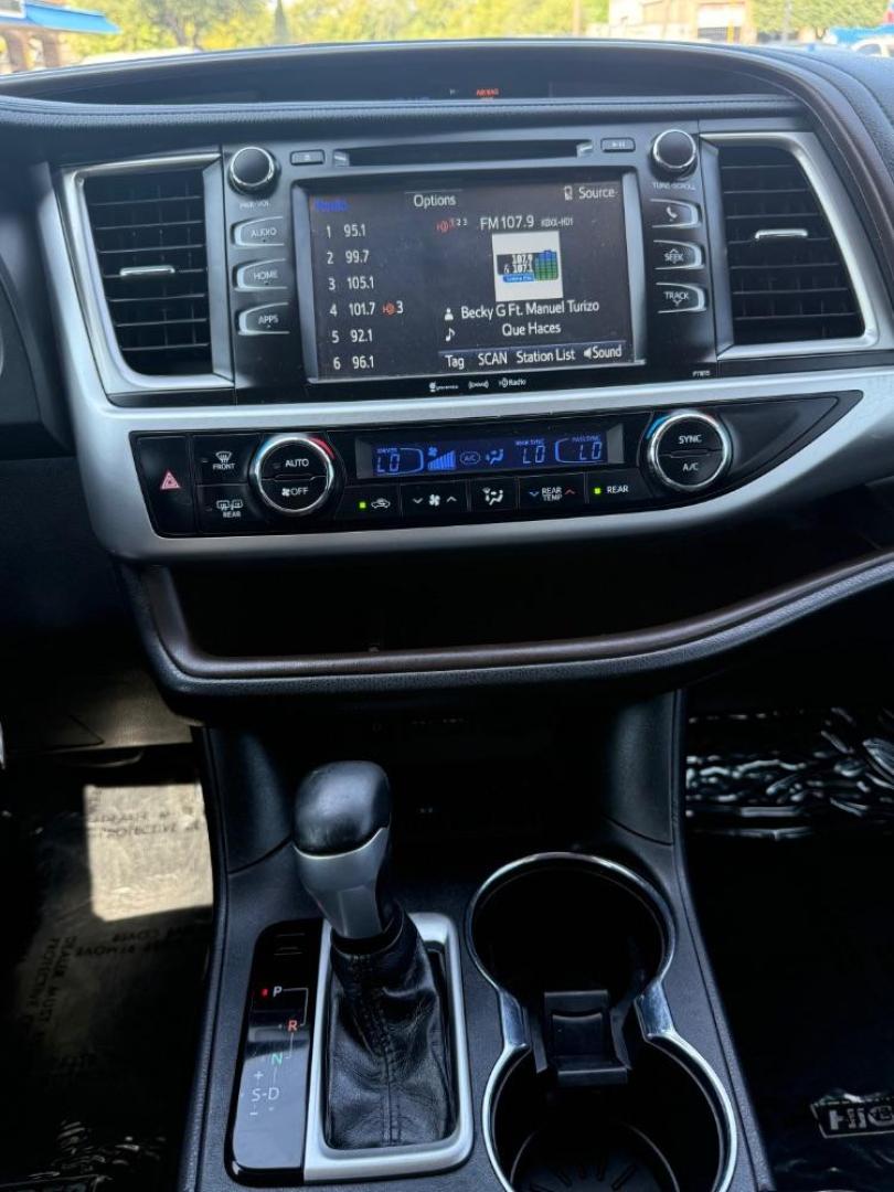 2019 Red Toyota Highlander LE (5TDZZRFHXKS) with an 3.5L V-6 port/direct injection engine, located at 2401 E Main St., Grand Prairie, TX, 75050, (972) 262-4440, 32.748981, -96.969643 - Photo#23