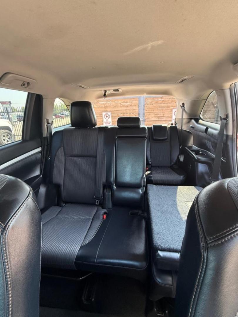 2019 Red Toyota Highlander LE (5TDZZRFHXKS) with an 3.5L V-6 port/direct injection engine, located at 2401 E Main St., Grand Prairie, TX, 75050, (972) 262-4440, 32.748981, -96.969643 - Photo#28