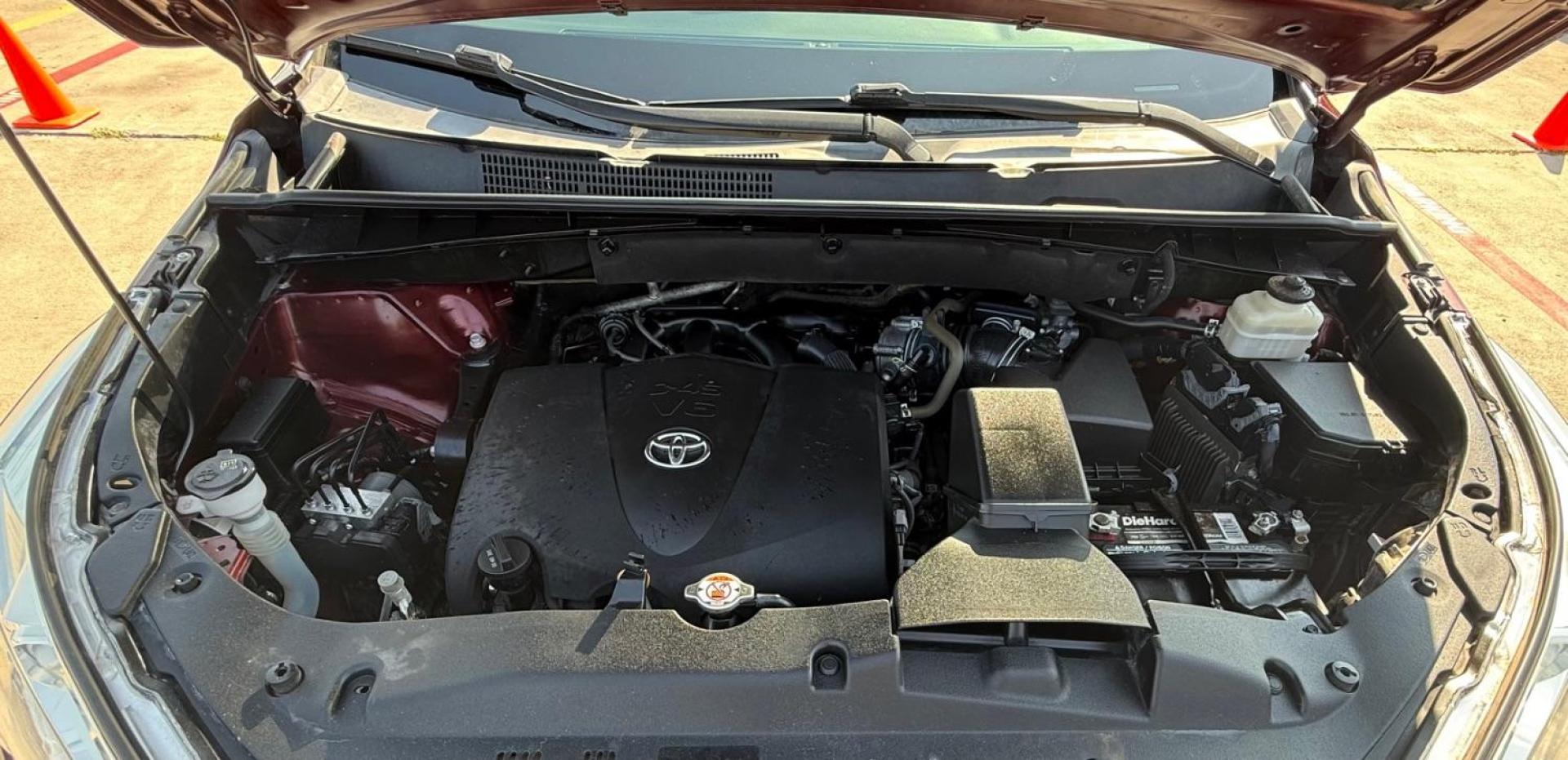 2019 Red Toyota Highlander LE (5TDZZRFHXKS) with an 3.5L V-6 port/direct injection engine, located at 2401 E Main St., Grand Prairie, TX, 75050, (972) 262-4440, 32.748981, -96.969643 - Photo#32