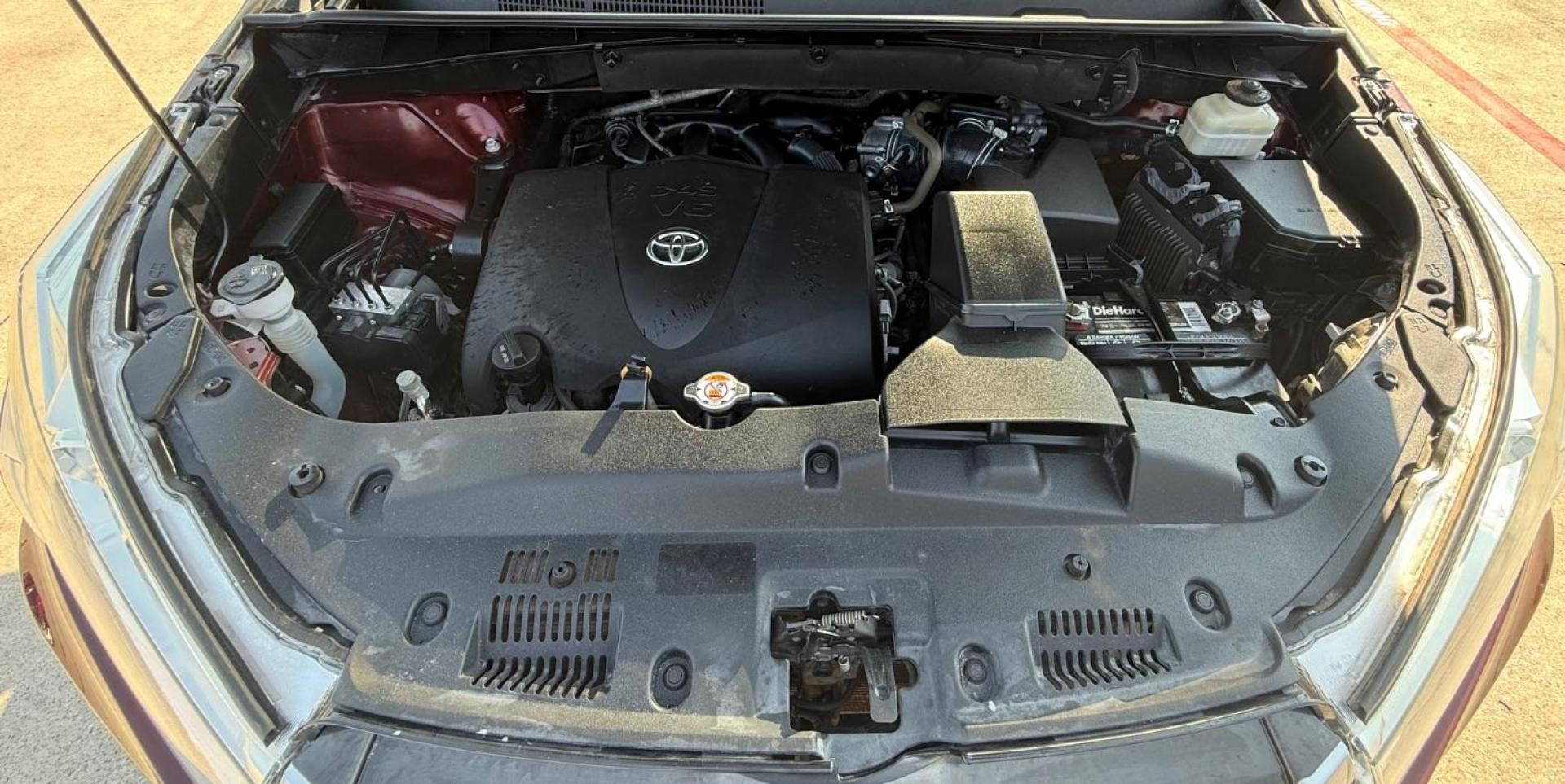 2019 Red Toyota Highlander LE (5TDZZRFHXKS) with an 3.5L V-6 port/direct injection engine, located at 2401 E Main St., Grand Prairie, TX, 75050, (972) 262-4440, 32.748981, -96.969643 - Photo#33