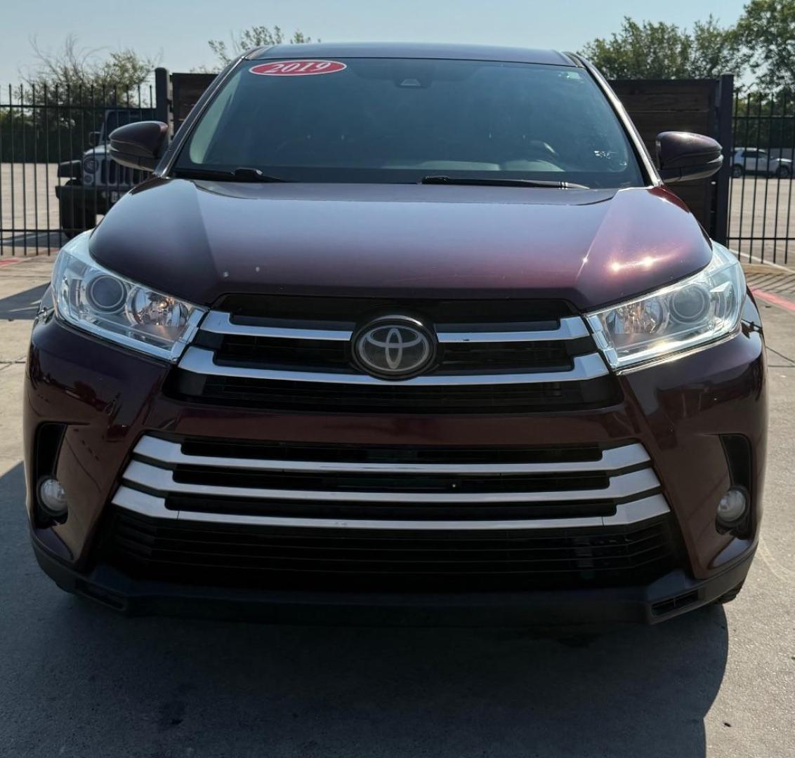 2019 Red Toyota Highlander (5TDZZRFHXKS) with an 3.5L V-6 port/direct injection engine, located at 2401 E Main St., Grand Prairie, TX, 75050, (972) 262-4440, 32.748981, -96.969643 - Photo#1