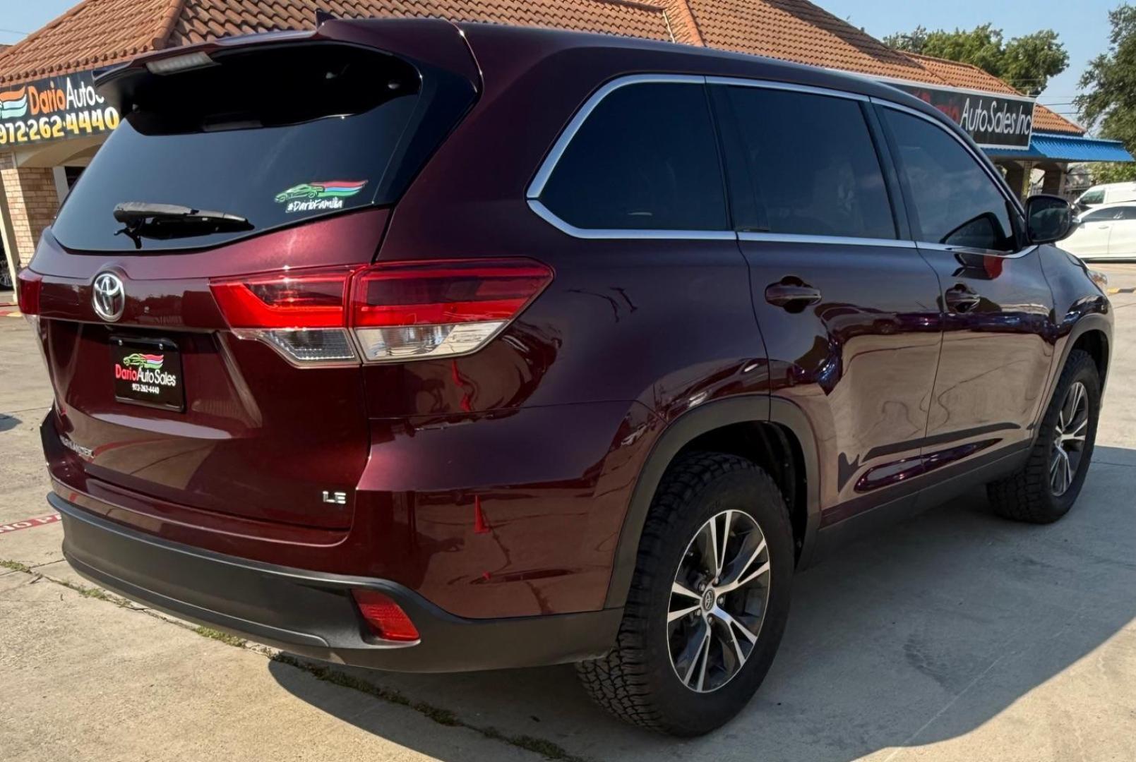 2019 Red Toyota Highlander (5TDZZRFHXKS) with an 3.5L V-6 port/direct injection engine, located at 2401 E Main St., Grand Prairie, TX, 75050, (972) 262-4440, 32.748981, -96.969643 - Photo#5