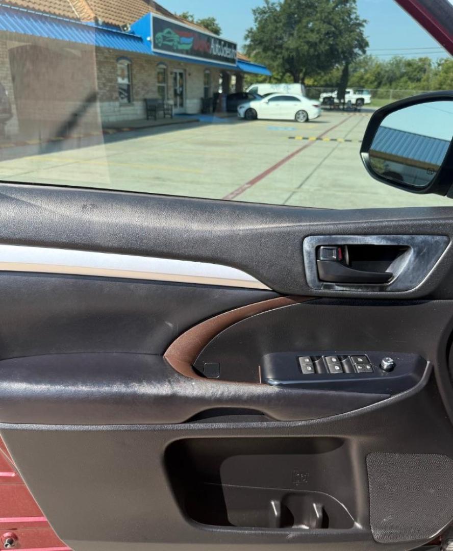 2019 Red Toyota Highlander (5TDZZRFHXKS) with an 3.5L V-6 port/direct injection engine, located at 2401 E Main St., Grand Prairie, TX, 75050, (972) 262-4440, 32.748981, -96.969643 - Photo#11