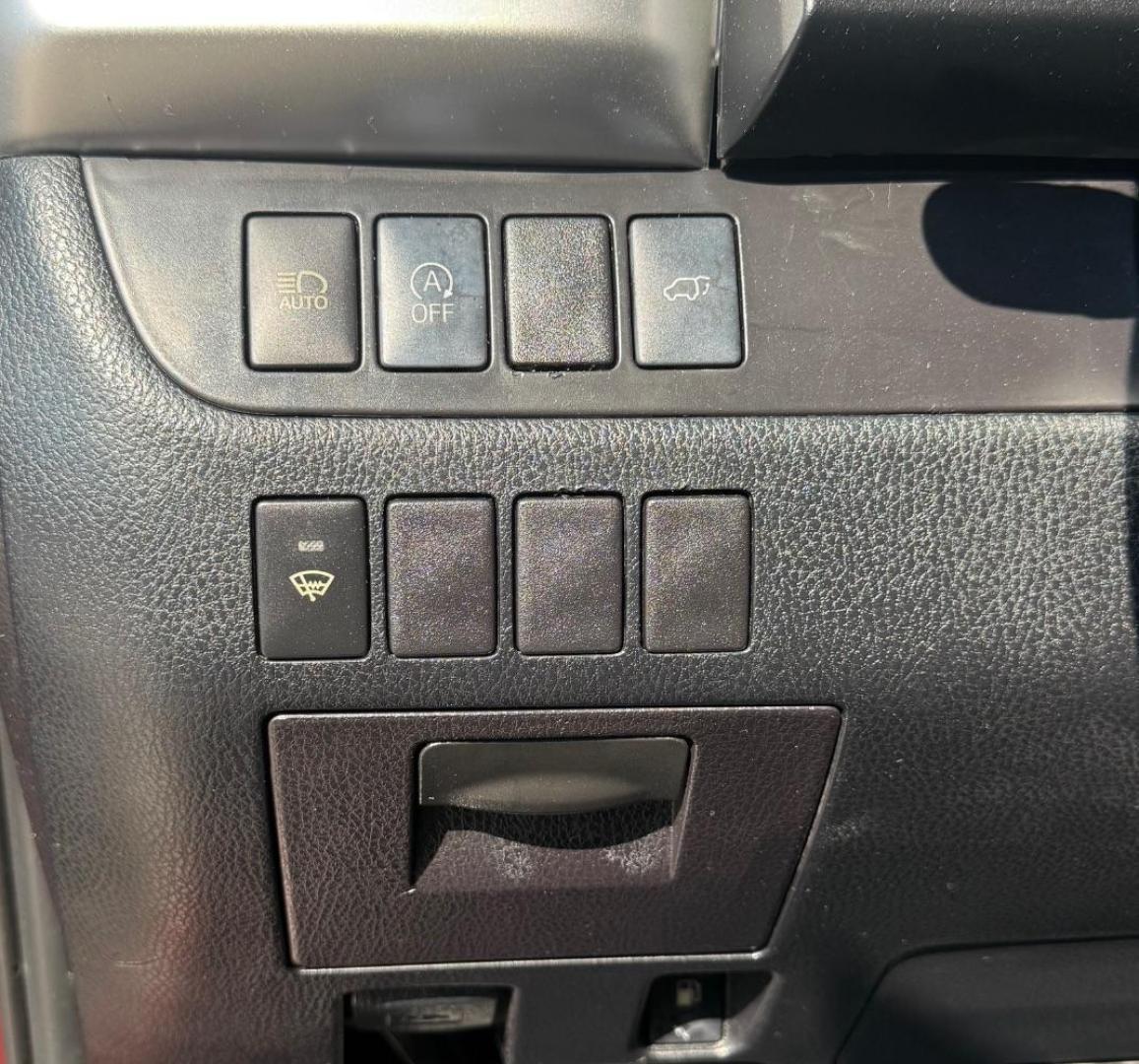 2019 Red Toyota Highlander (5TDZZRFHXKS) with an 3.5L V-6 port/direct injection engine, located at 2401 E Main St., Grand Prairie, TX, 75050, (972) 262-4440, 32.748981, -96.969643 - Photo#14